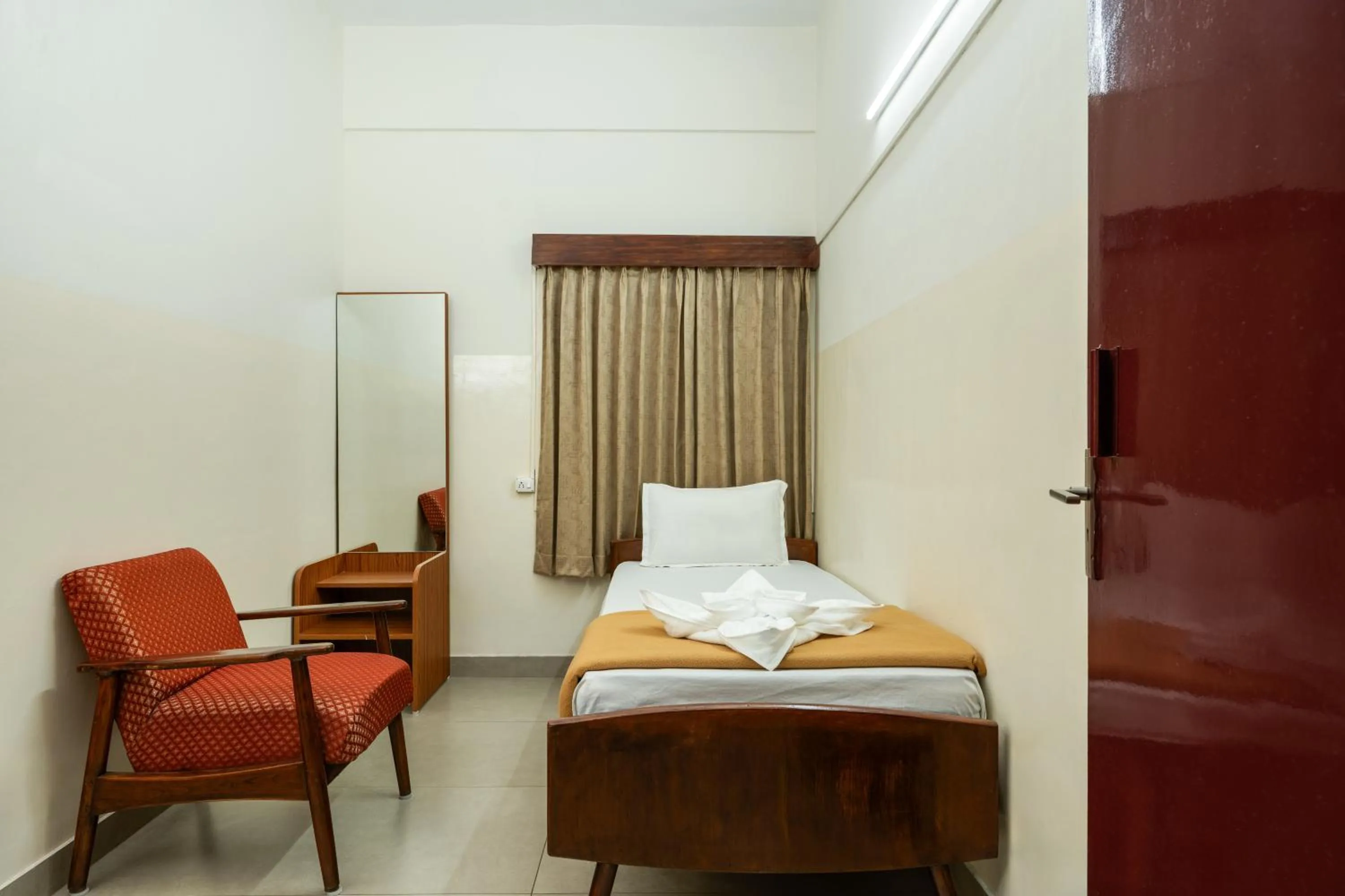Bedroom, Bed in Sri Ramakrishna Hotel