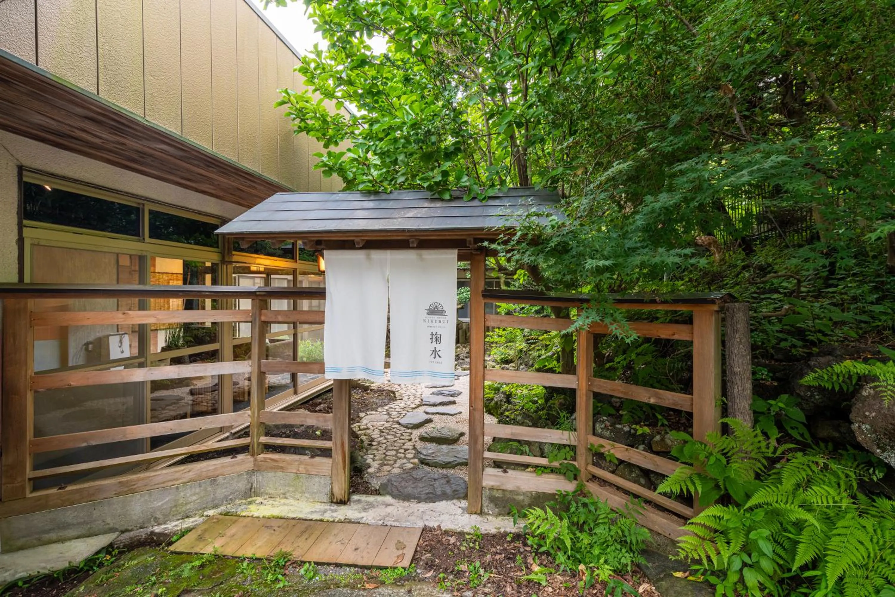 Facade/entrance in Kikusui