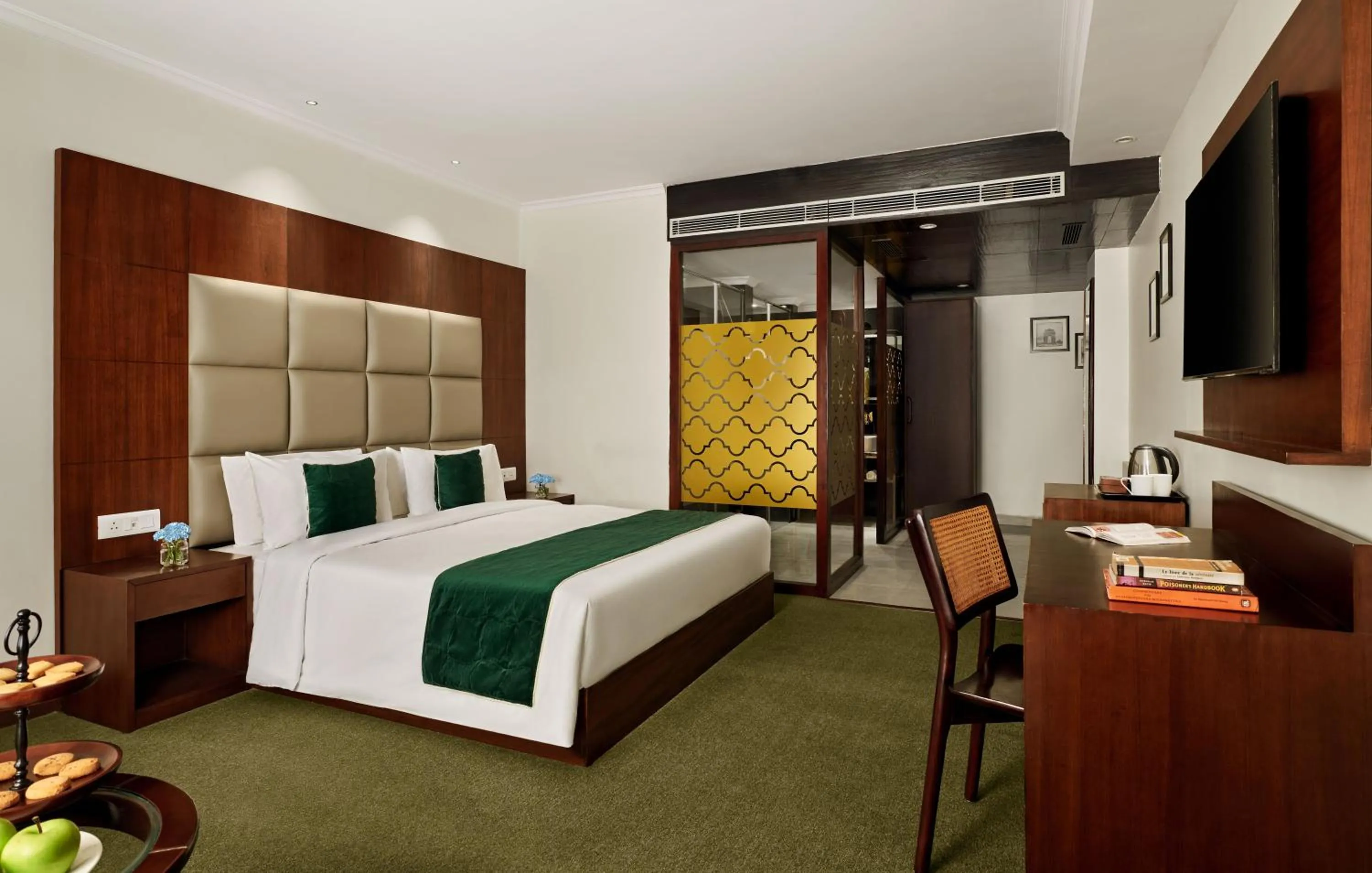 Bed in Deventure Sarovar Portico Patel Nagar