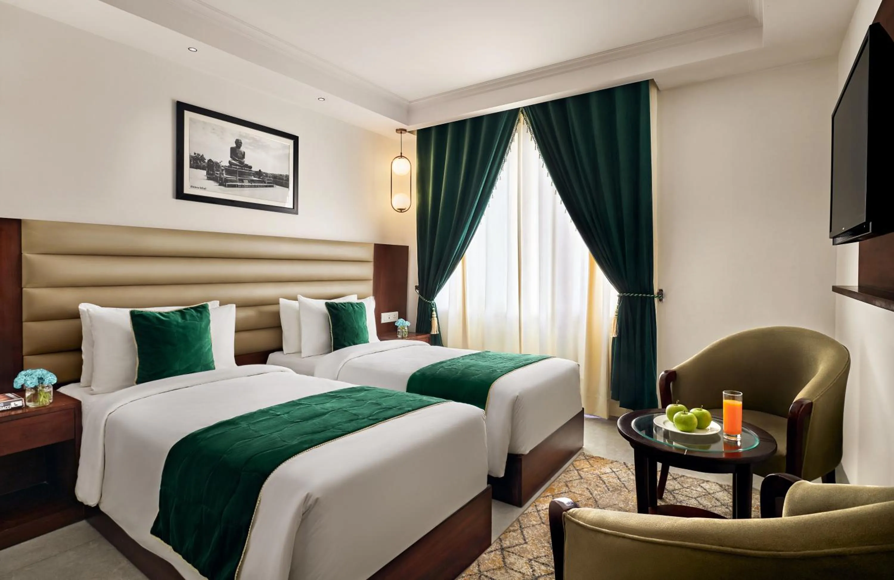 Bedroom, Bed in Deventure Sarovar Portico Patel Nagar