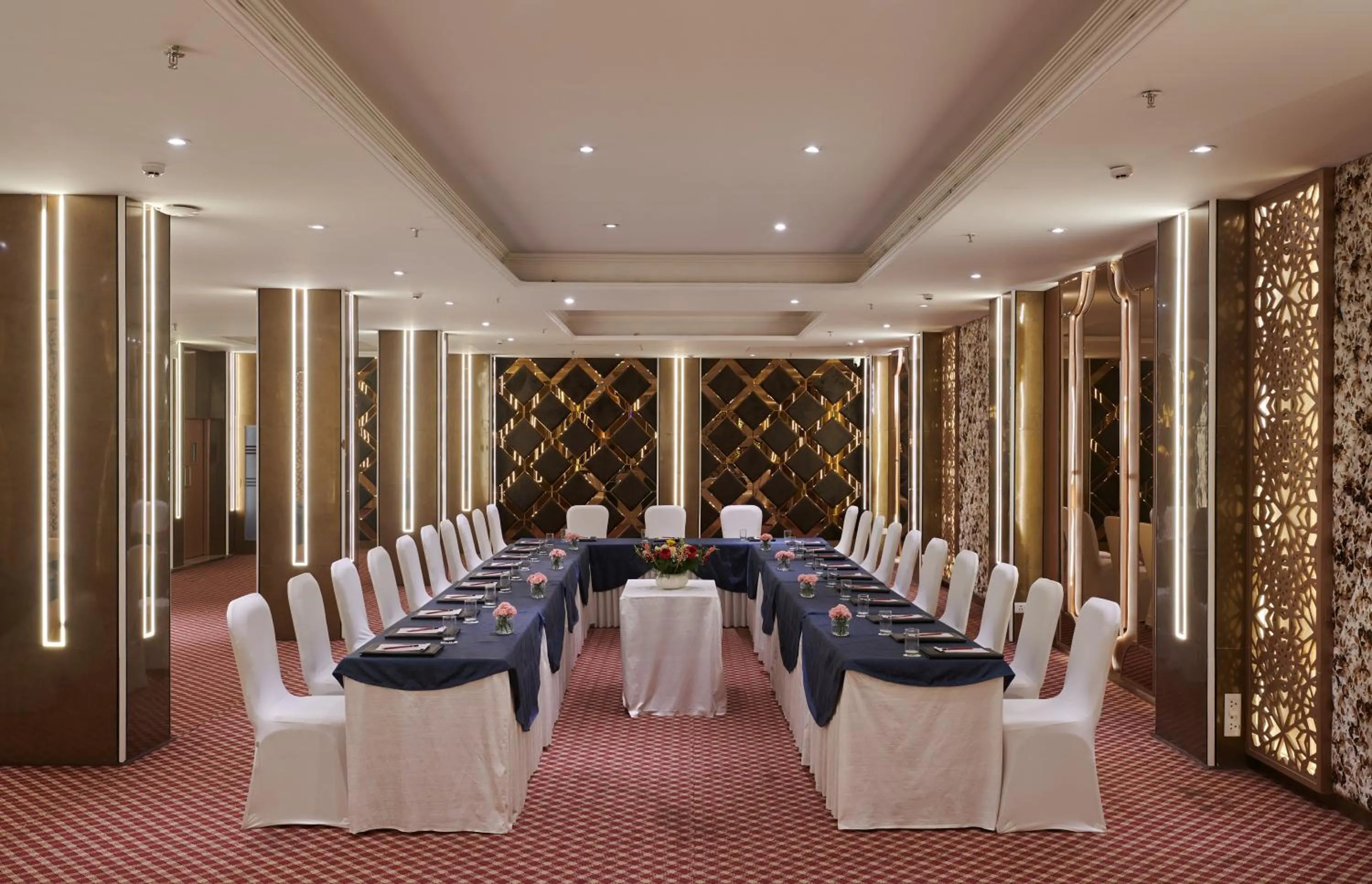 Meeting/conference room in Deventure Sarovar Portico Patel Nagar