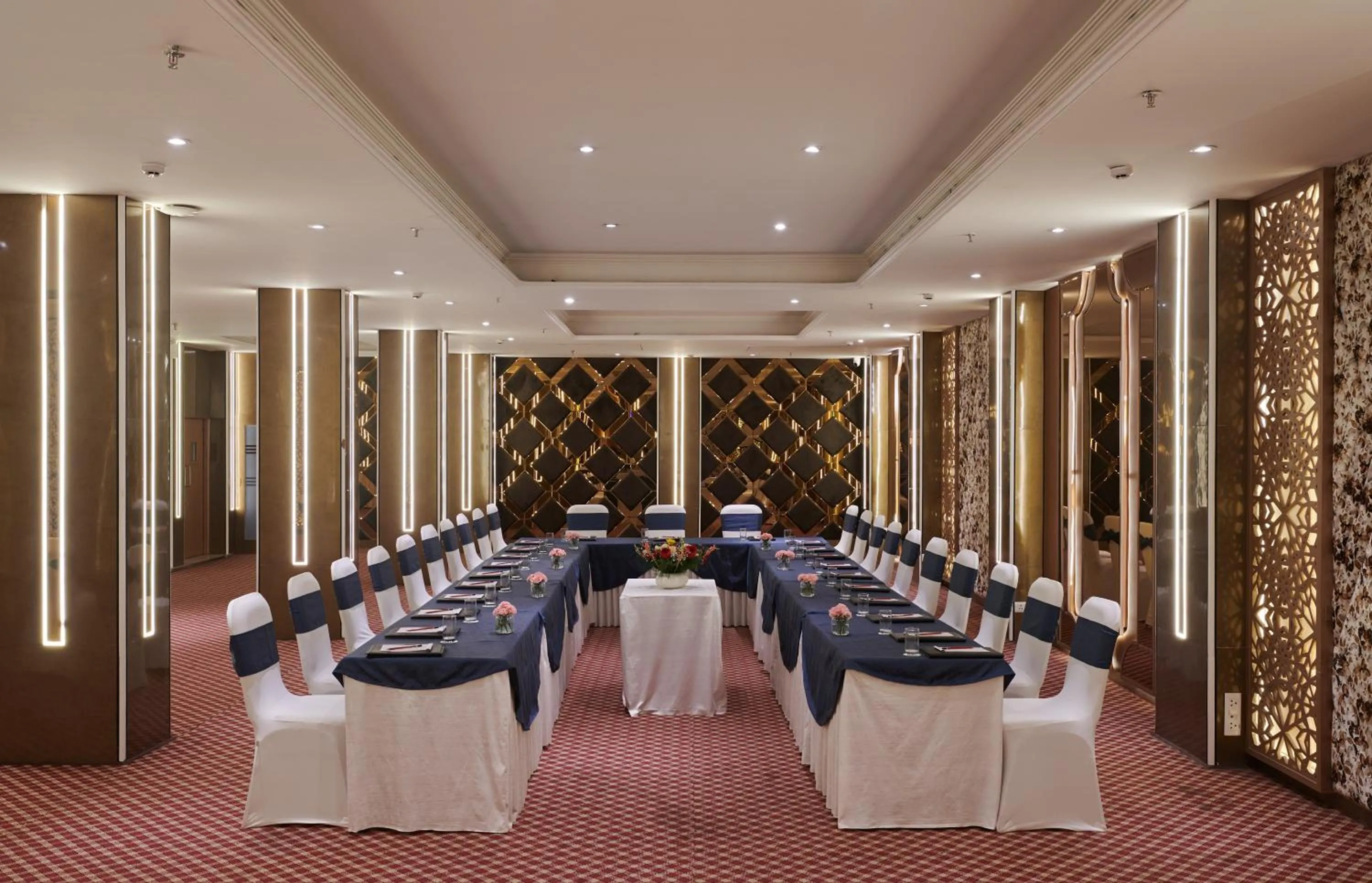 Meeting/conference room in Deventure Sarovar Portico Patel Nagar
