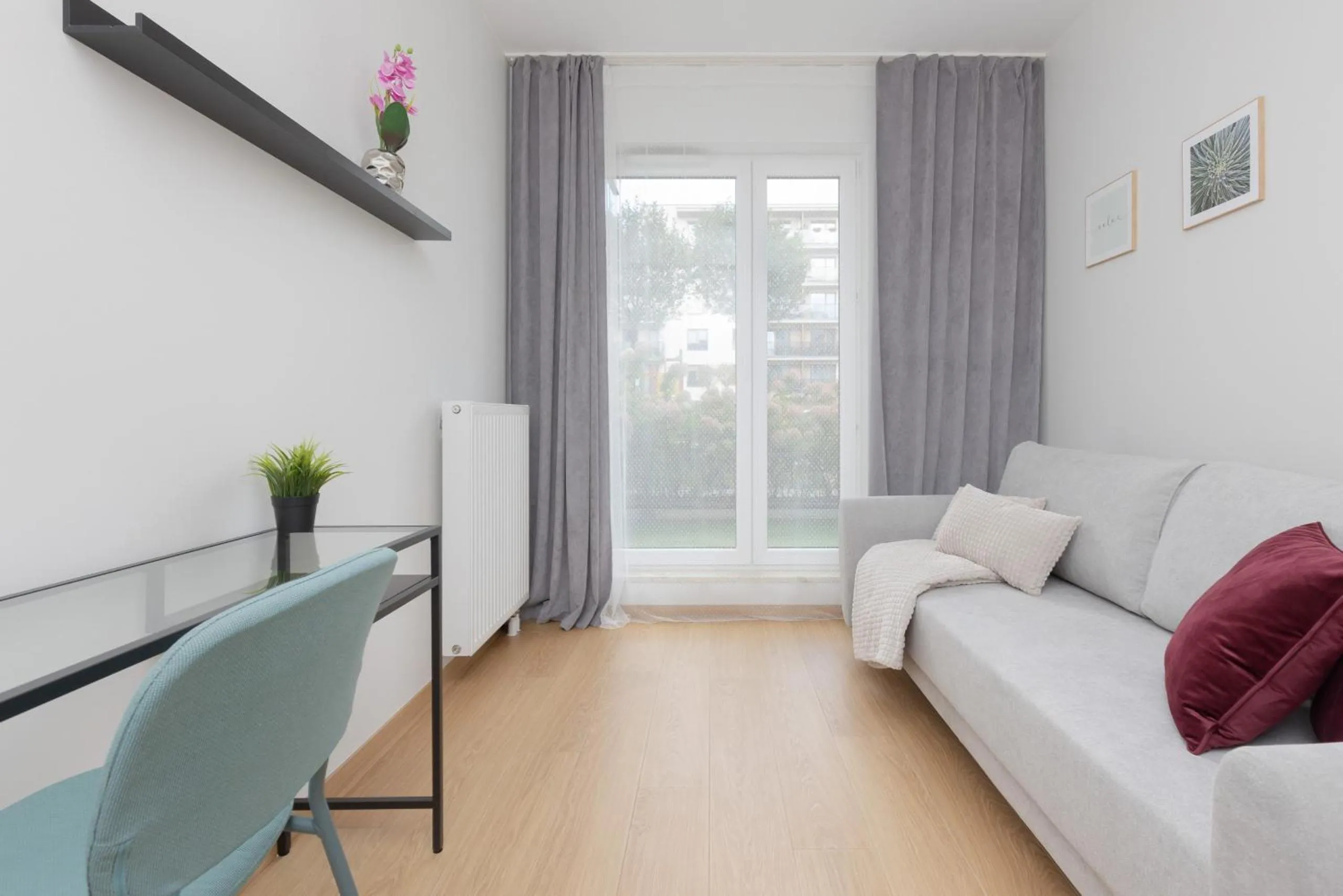 Metro Kondratowicza Warsaw Apartment with Parking by Noclegi Renters