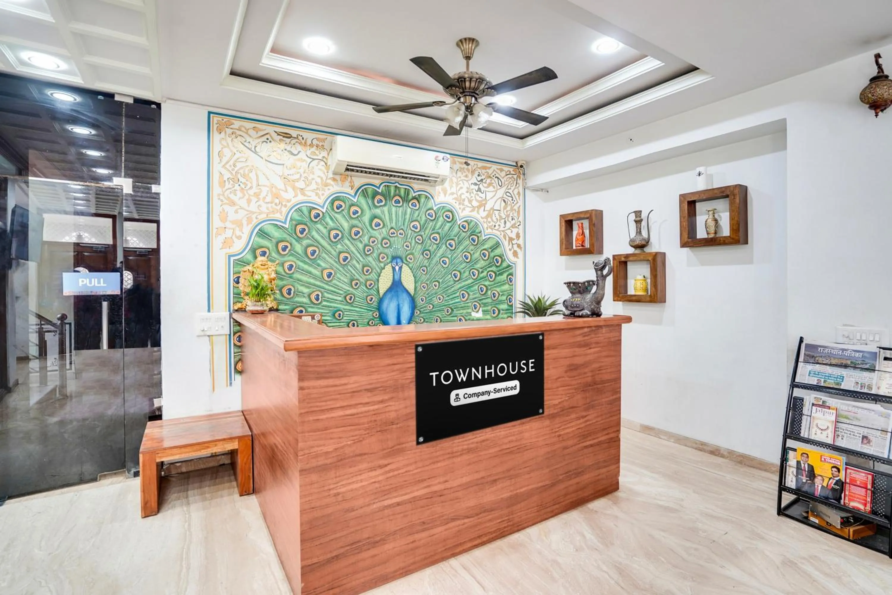 Lobby or reception in Super Townhouse Durgapura formerly Gumaan Heritage