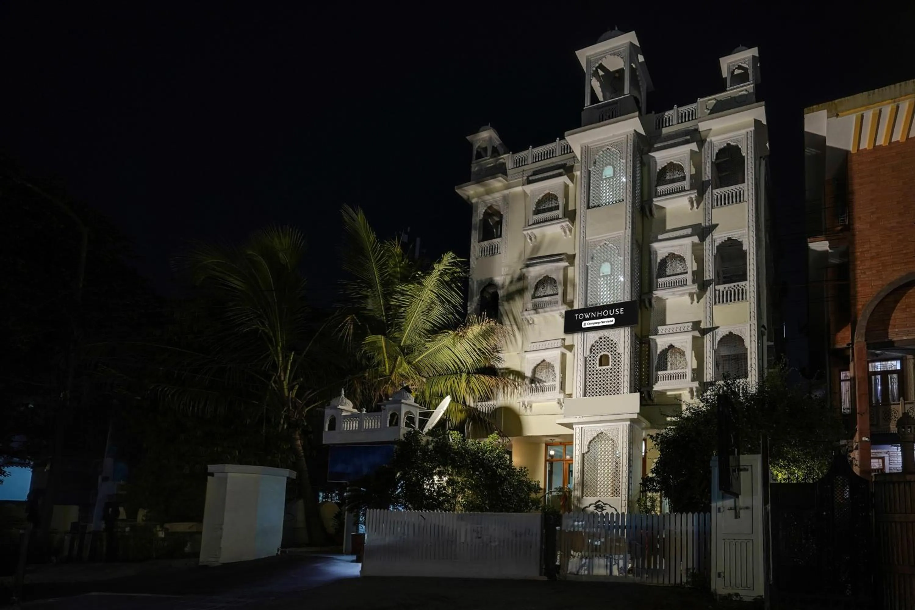 Facade/entrance in Super Townhouse Durgapura formerly Gumaan Heritage