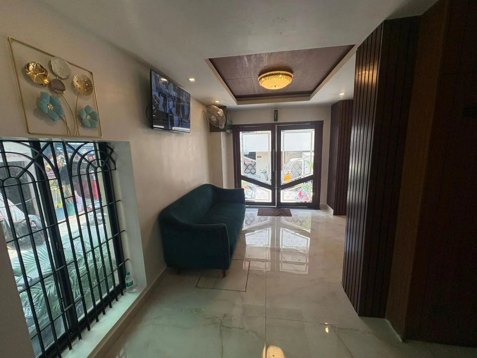 Lobby or reception in Hotel Royal Luxe - US consulate, Apollo hospital, Sankara natralya