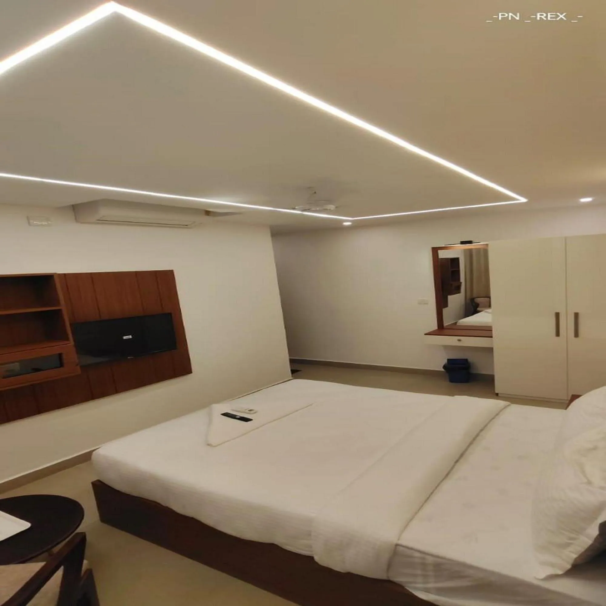 Bed in Hotel Royal Luxe - US consulate, Apollo hospital, Sankara natralya