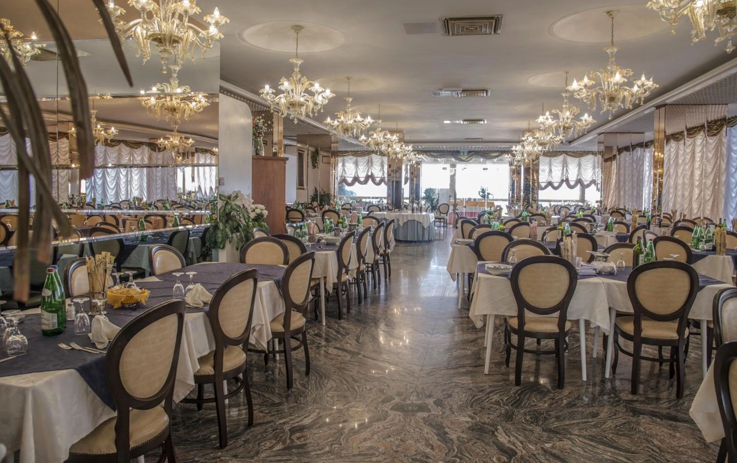 Restaurant/places to eat in Hotel Baia Marina