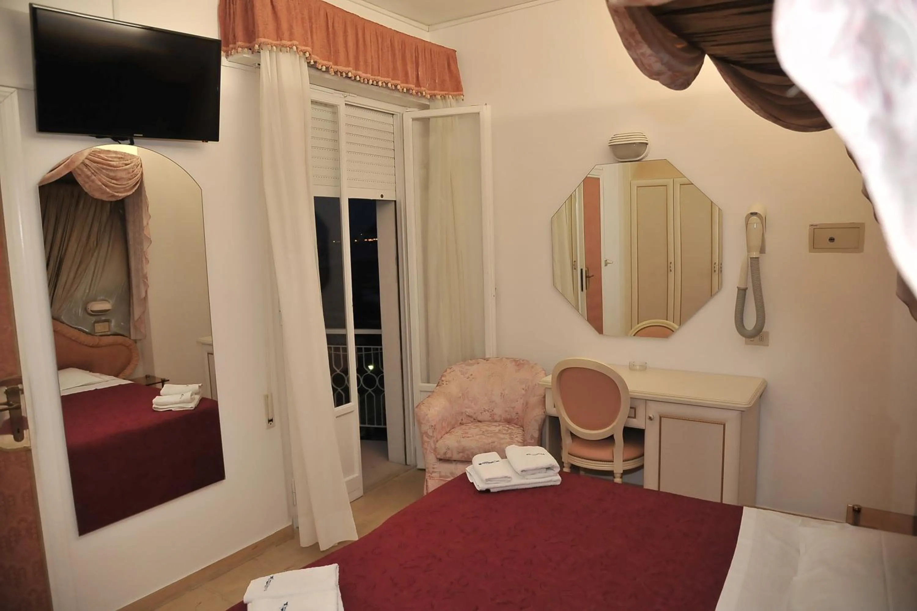 Bedroom, Bed in Hotel Baia Marina