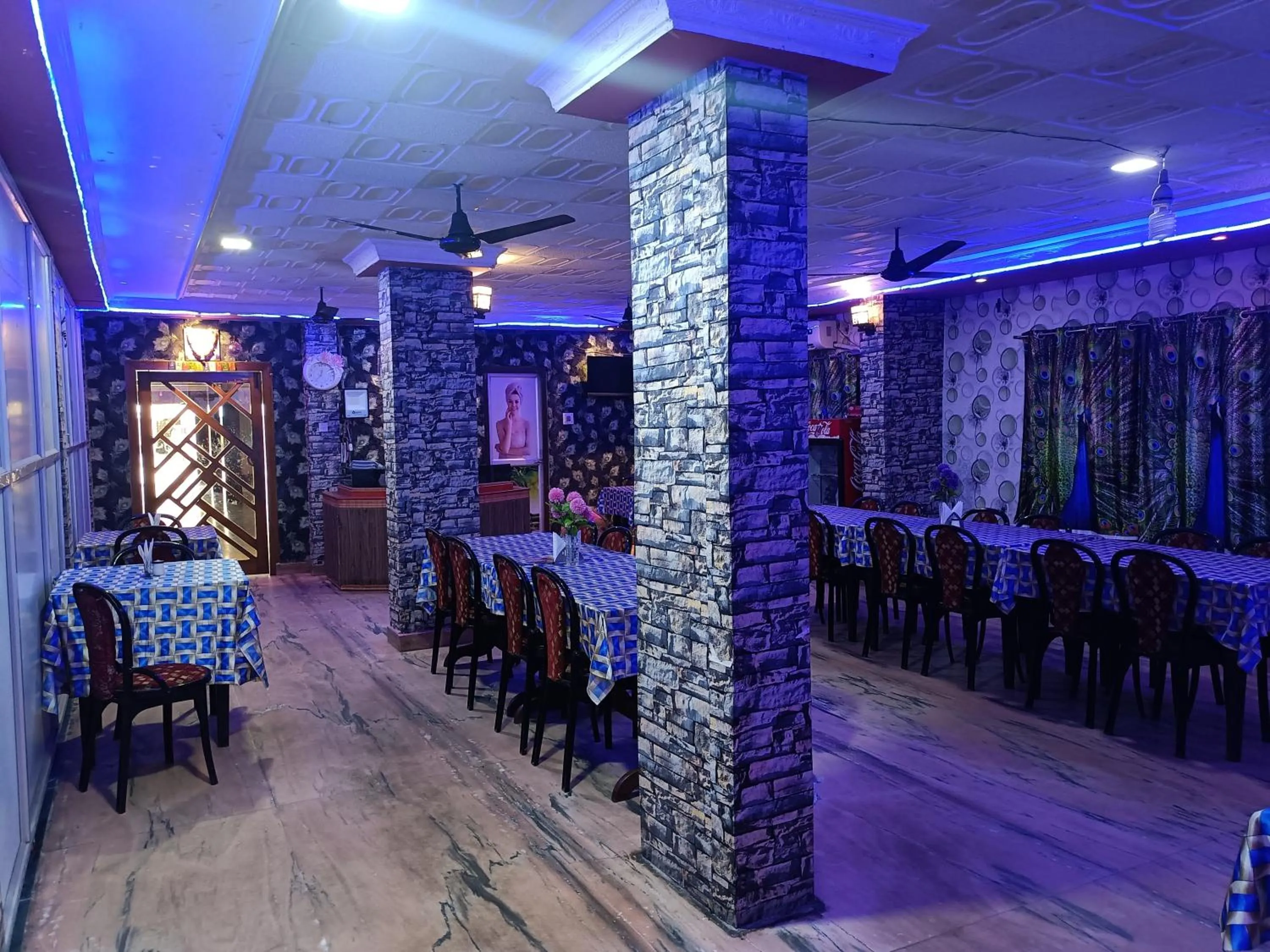 Restaurant/places to eat in HOTEL SUDAKSHINA by ROH