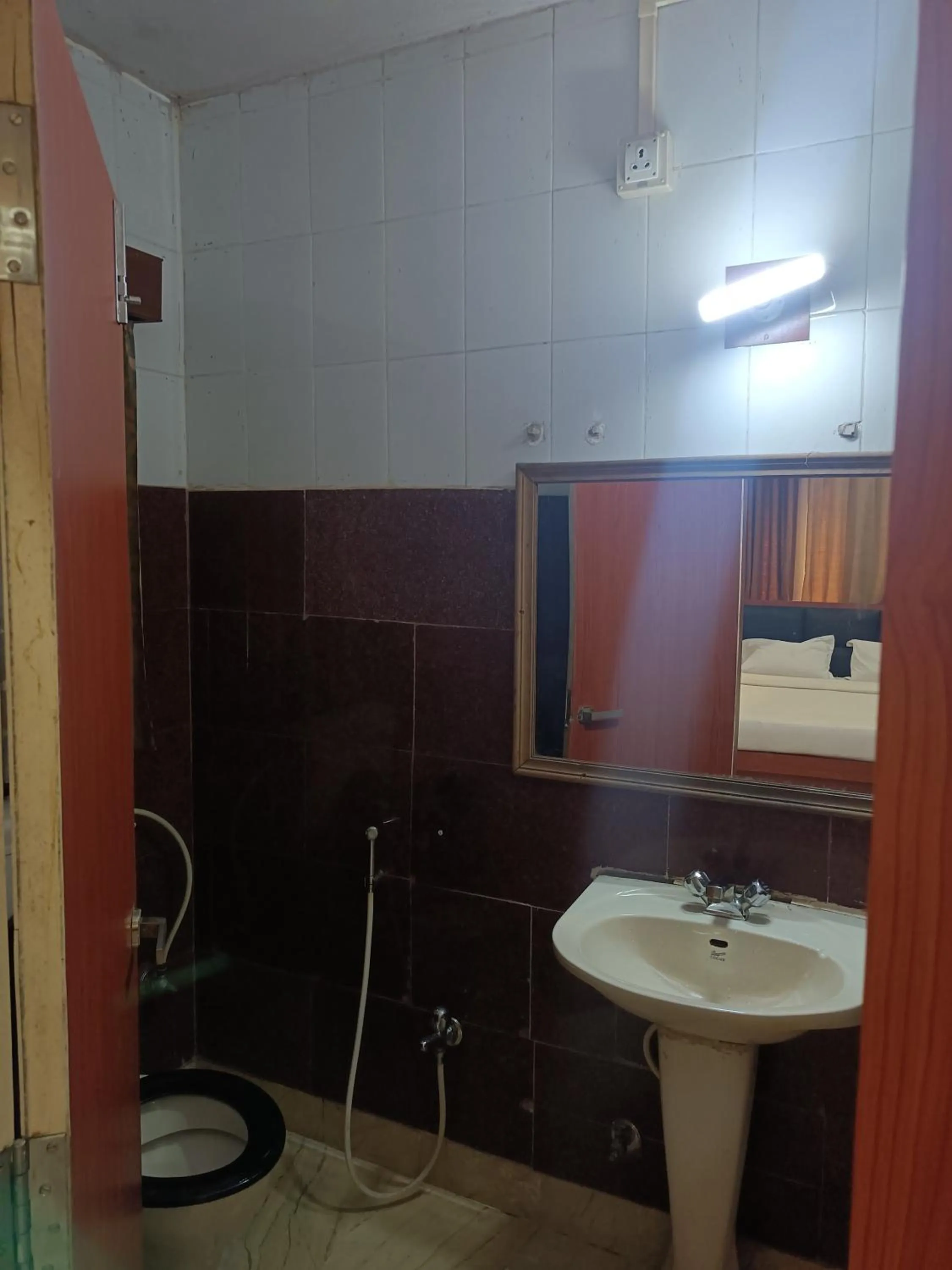 Bathroom in HOTEL SUDAKSHINA by ROH