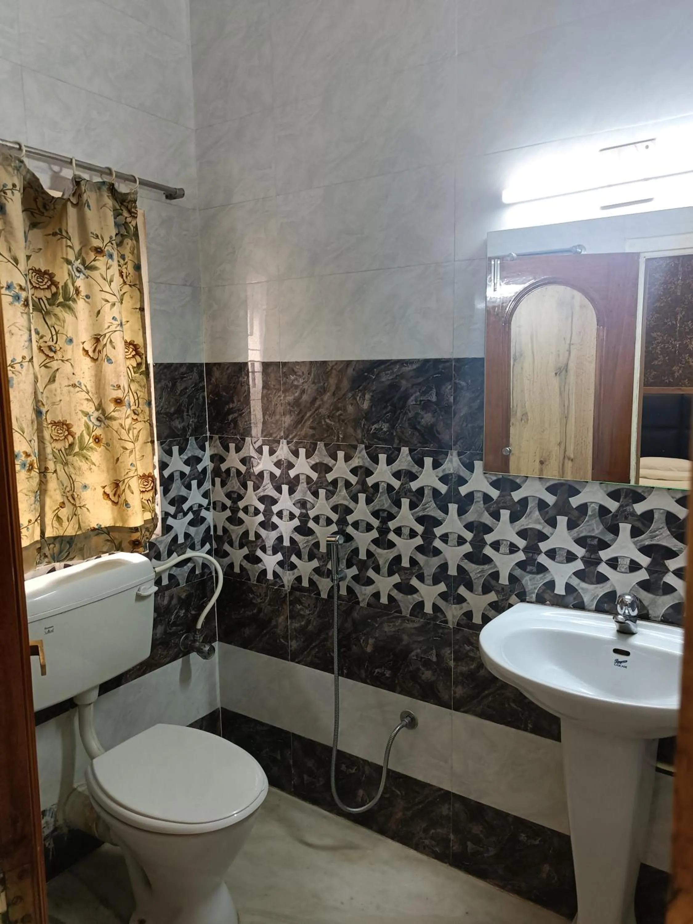 Bathroom in HOTEL SUDAKSHINA by ROH
