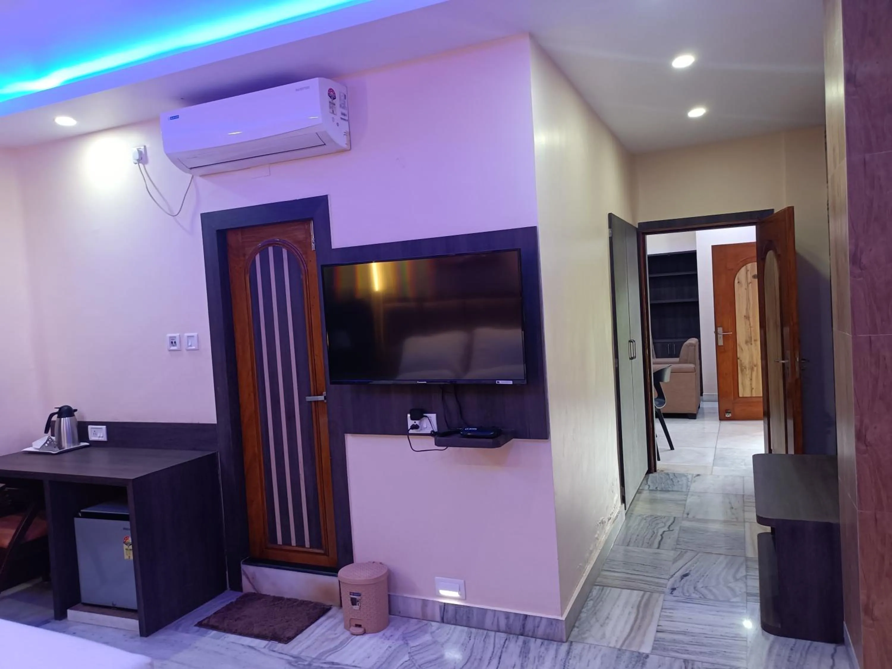 TV and multimedia in HOTEL SUDAKSHINA by ROH