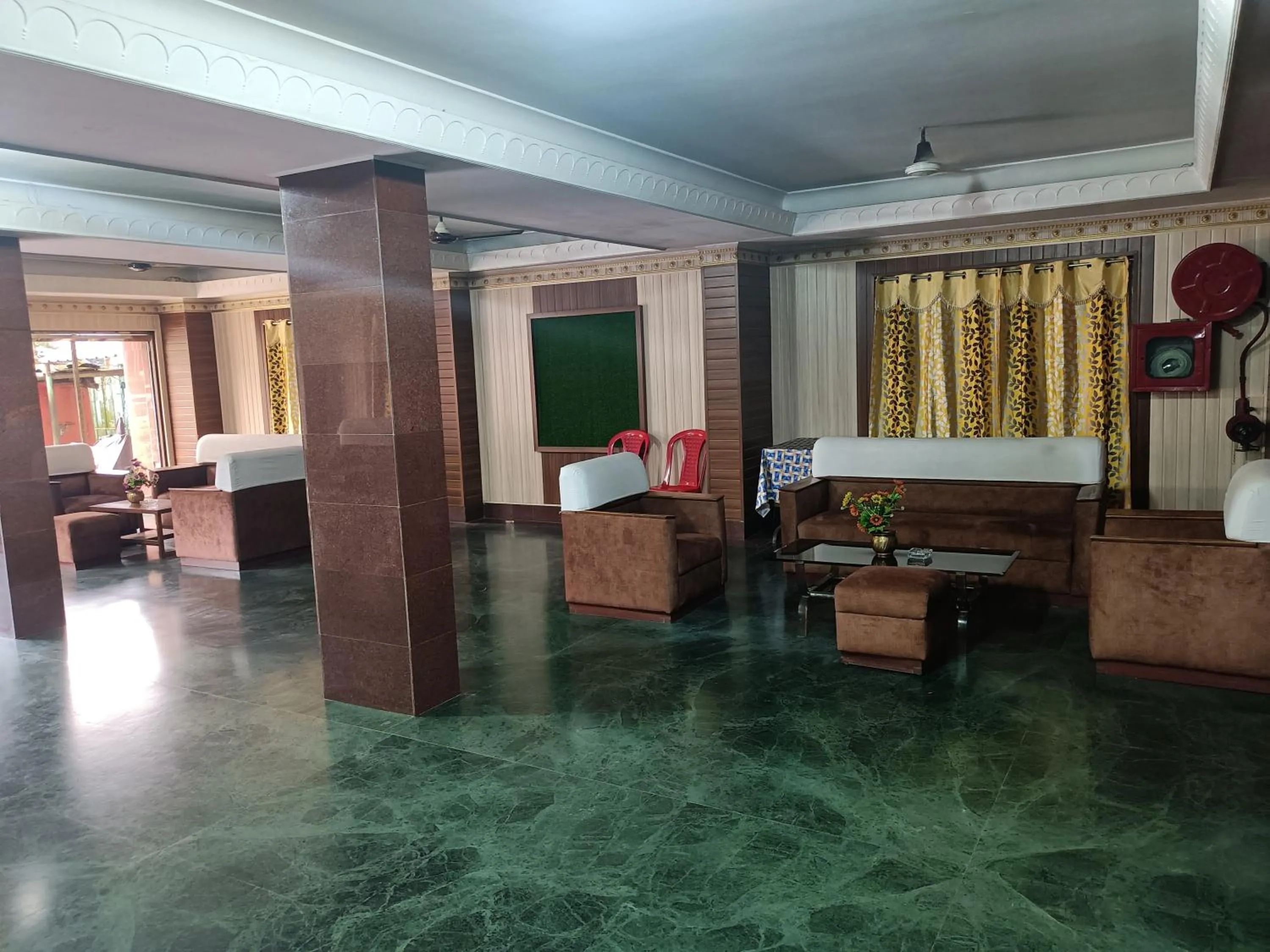 Lobby or reception in HOTEL SUDAKSHINA by ROH