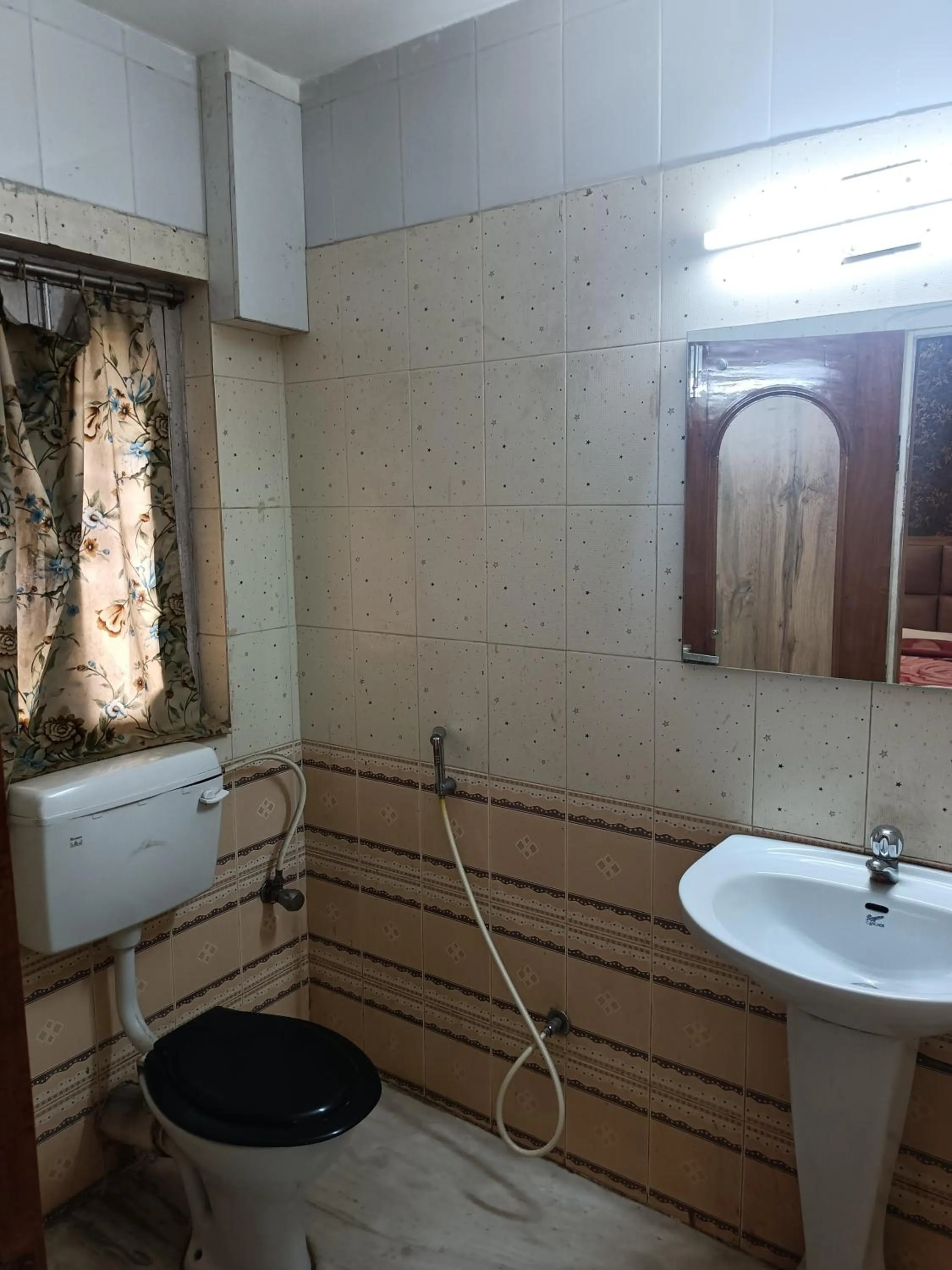 Bathroom in HOTEL SUDAKSHINA by ROH