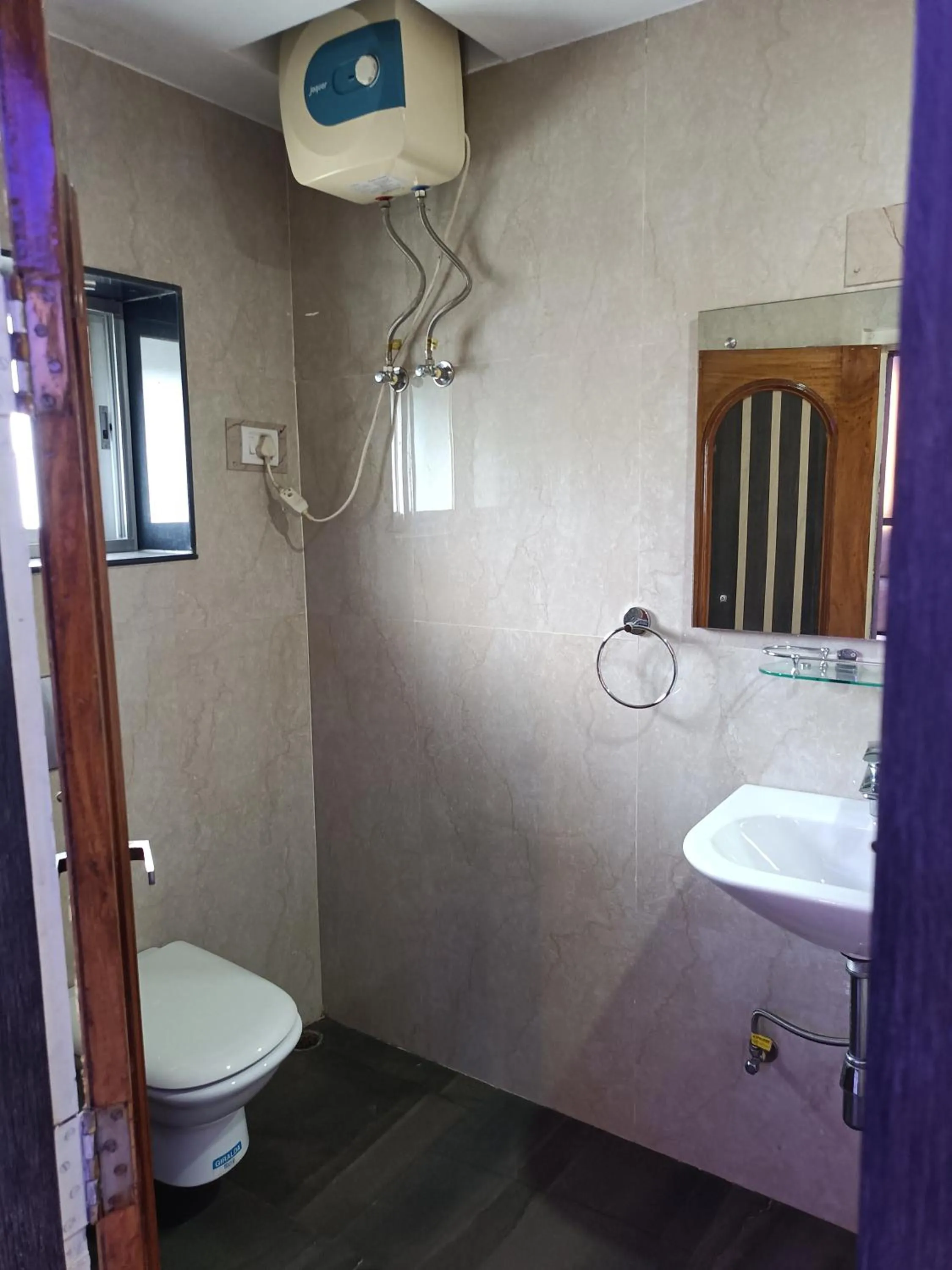 Bathroom in HOTEL SUDAKSHINA by ROH