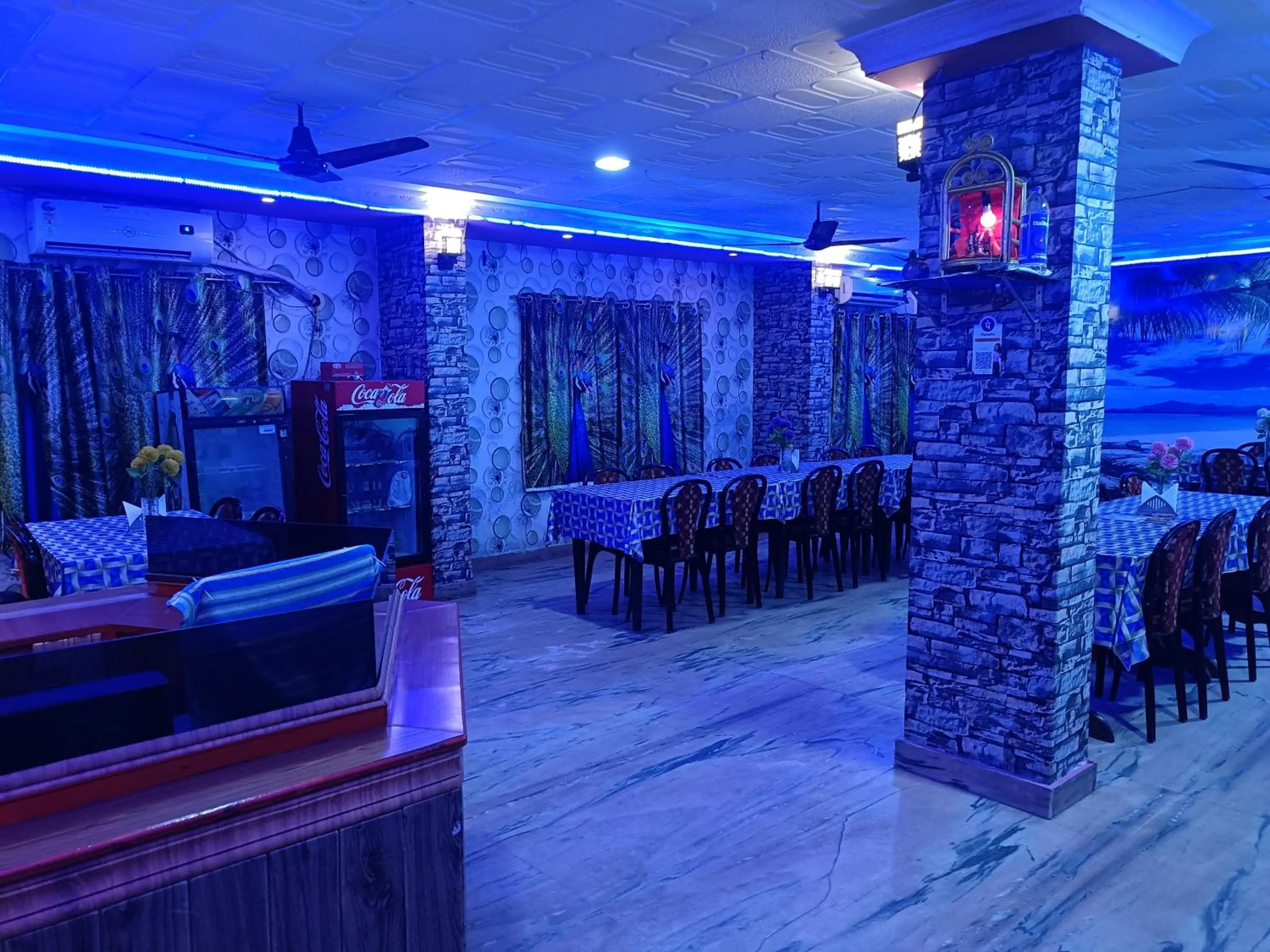 Restaurant/places to eat in HOTEL SUDAKSHINA by ROH