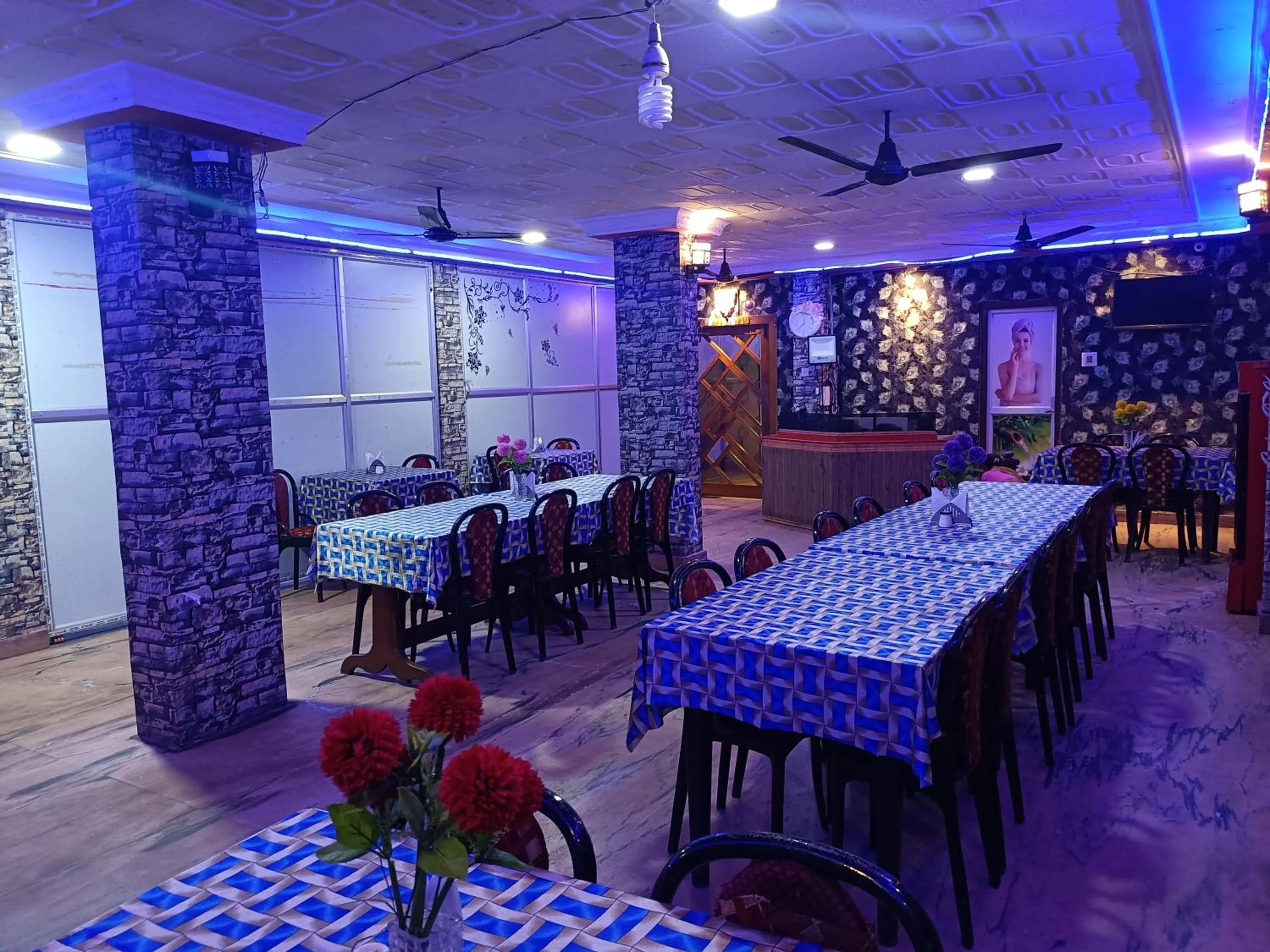 Restaurant/places to eat in HOTEL SUDAKSHINA by ROH