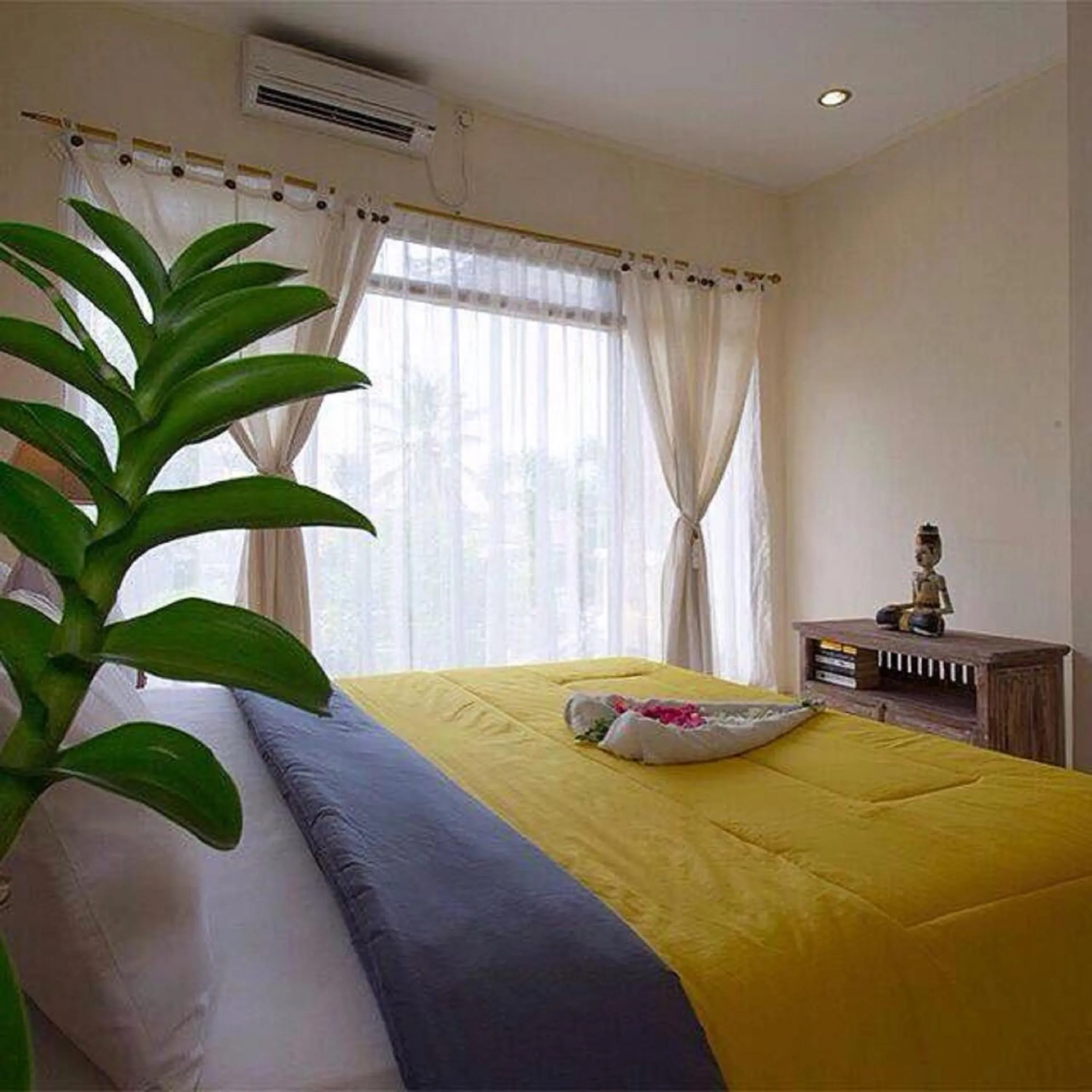 Photo of the whole room, Bed in Villa Chandra