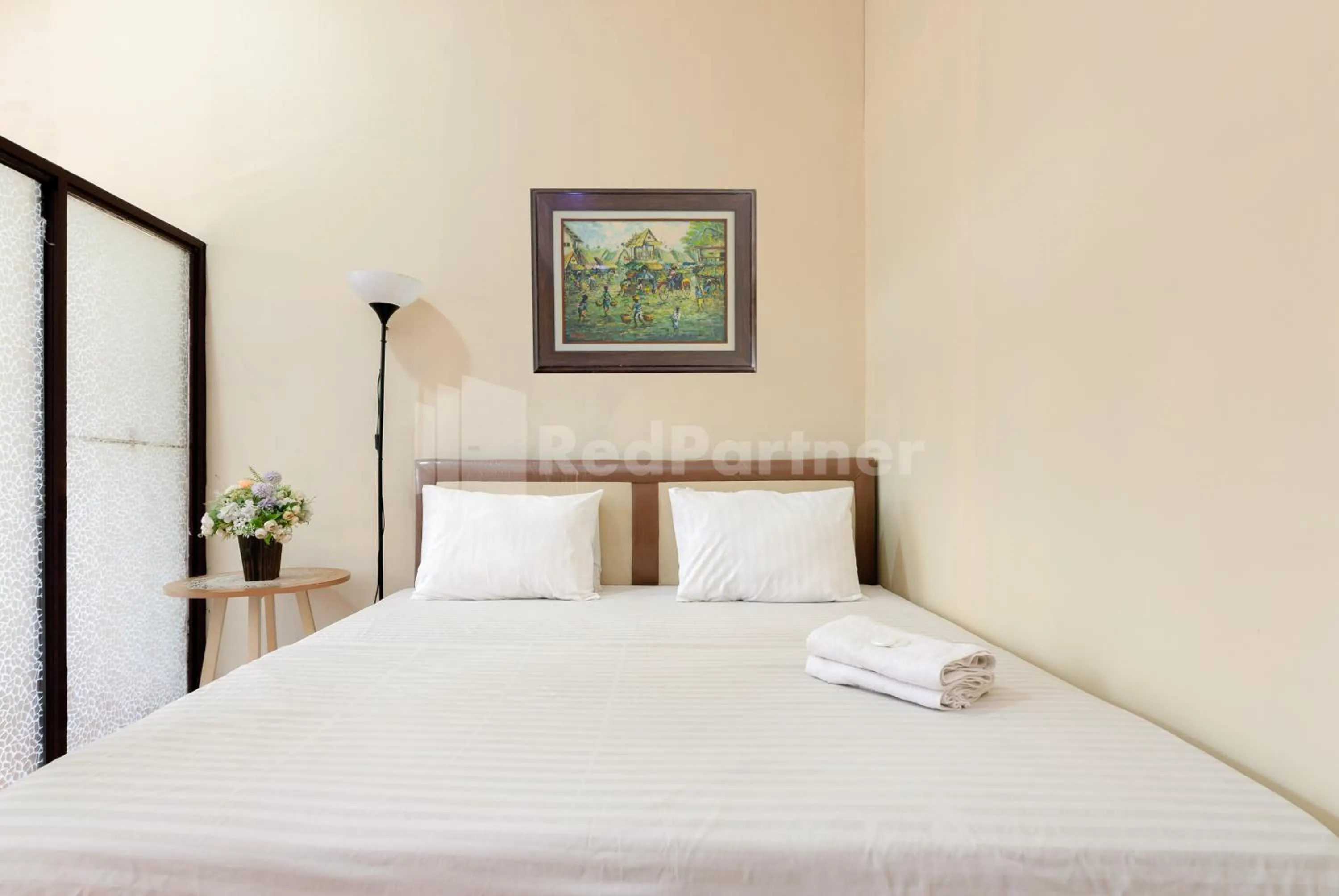 SR Residence near Mall Ciputra Cibubur Mitra RedDoorz