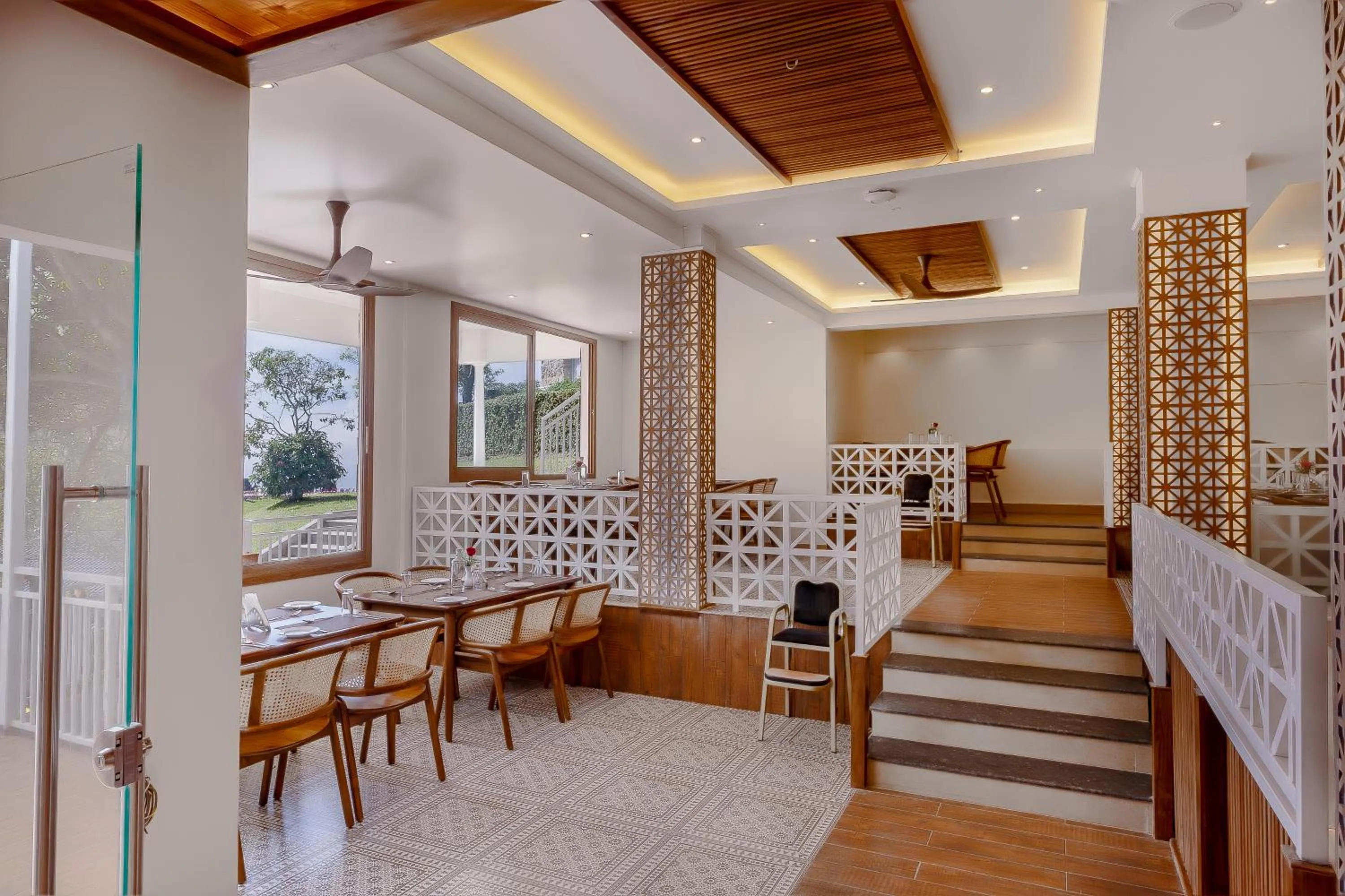 Restaurant/places to eat in Le Montfort Resort