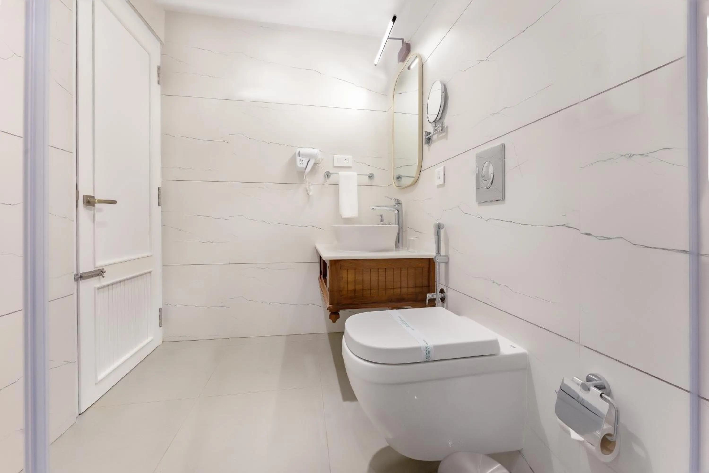 Toilet in Le Montfort Resort