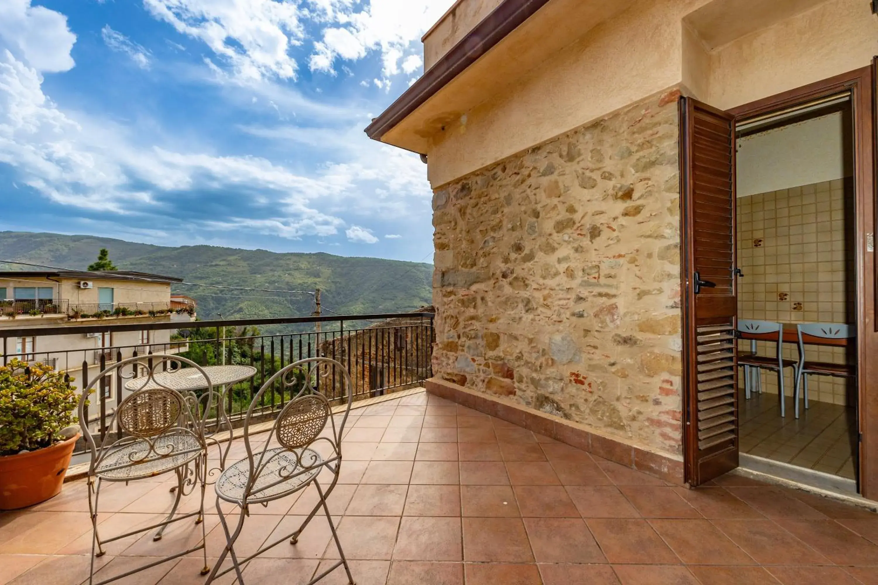 Triple Room with Shower in Antica Dimora Marinelli Triple Room with Shower in Antica Dimora Marinelli