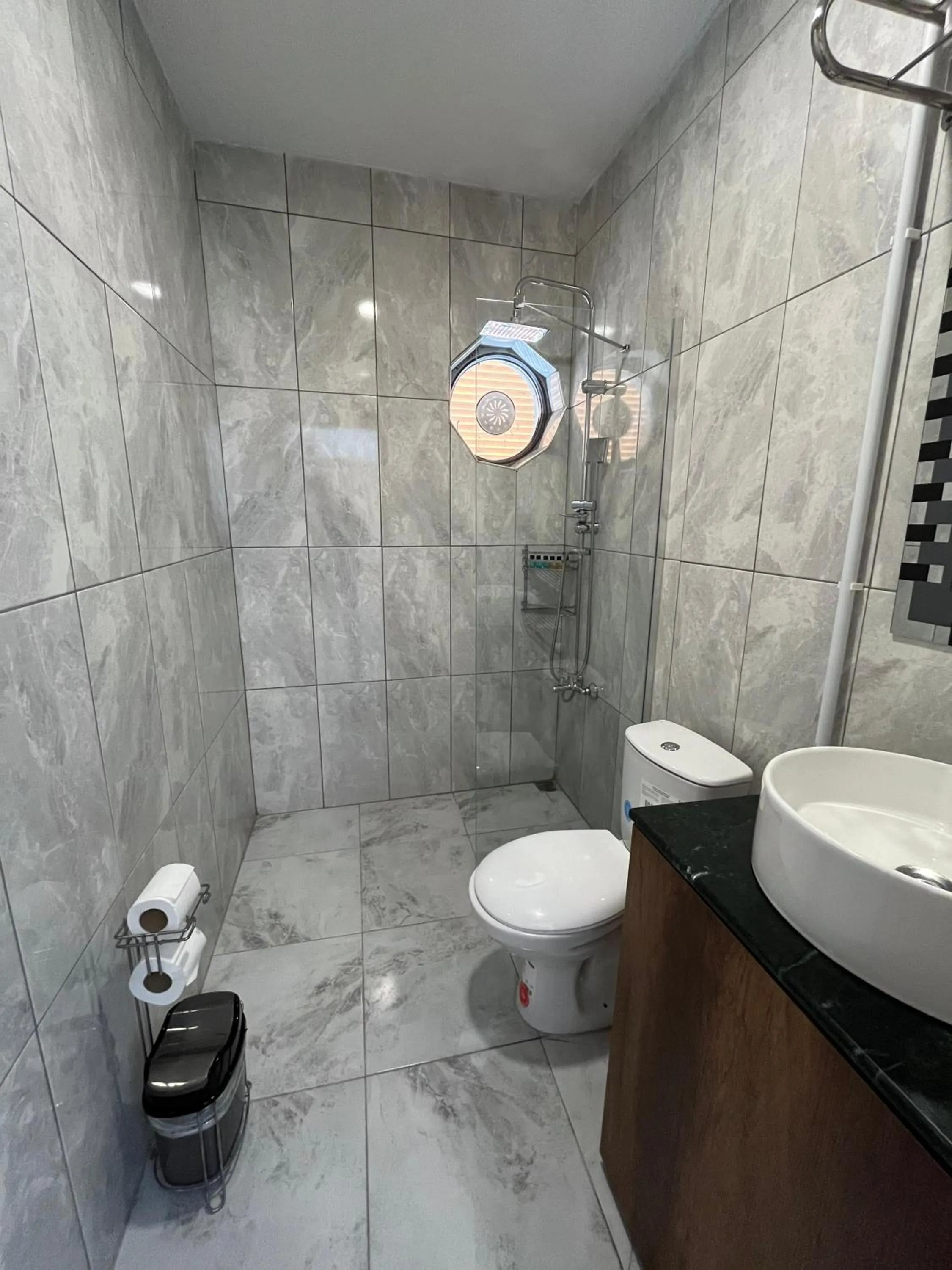 Toilet in New Garden Airport Hotel