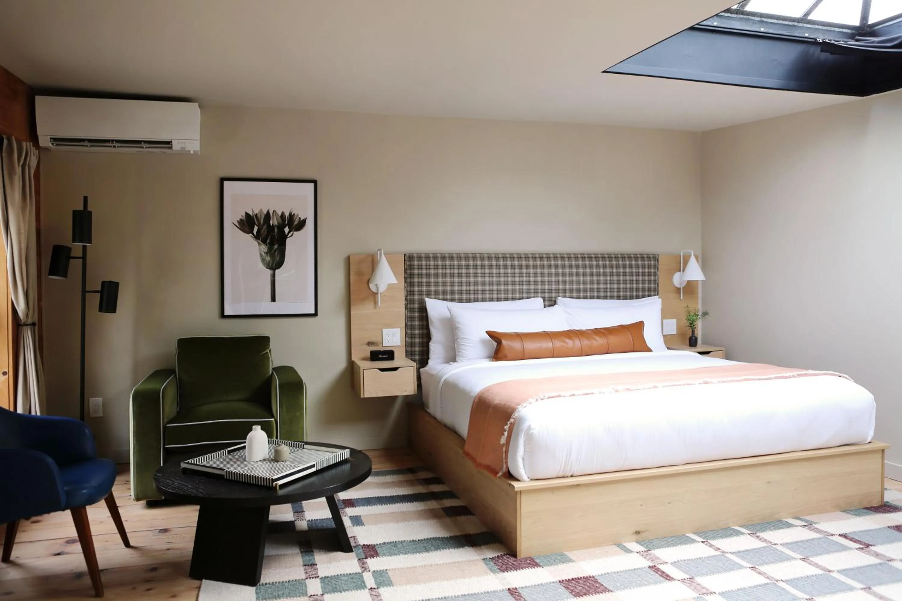 Bedroom, Bed in KIngston Carriage House