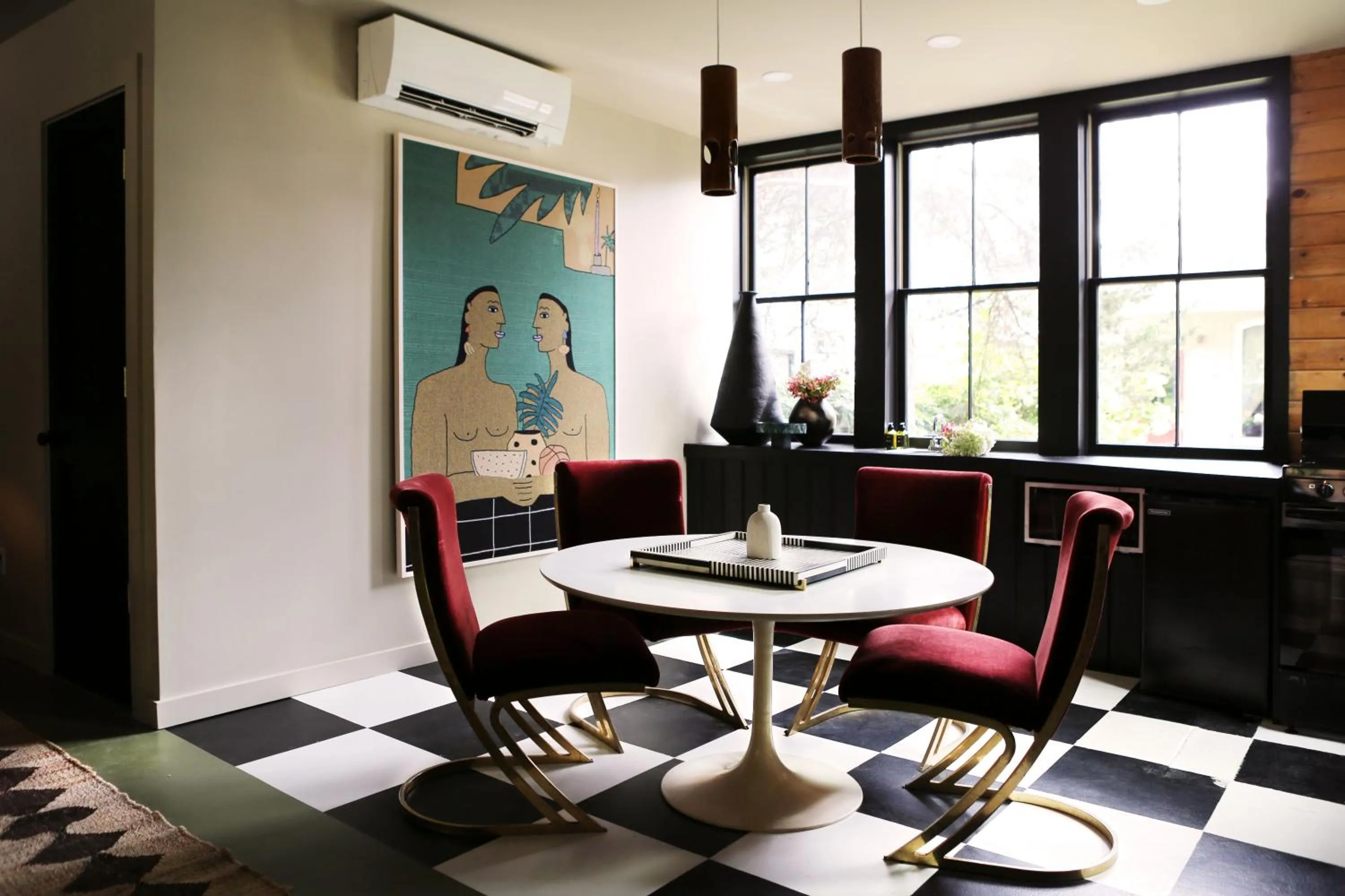Dining area in KIngston Carriage House
