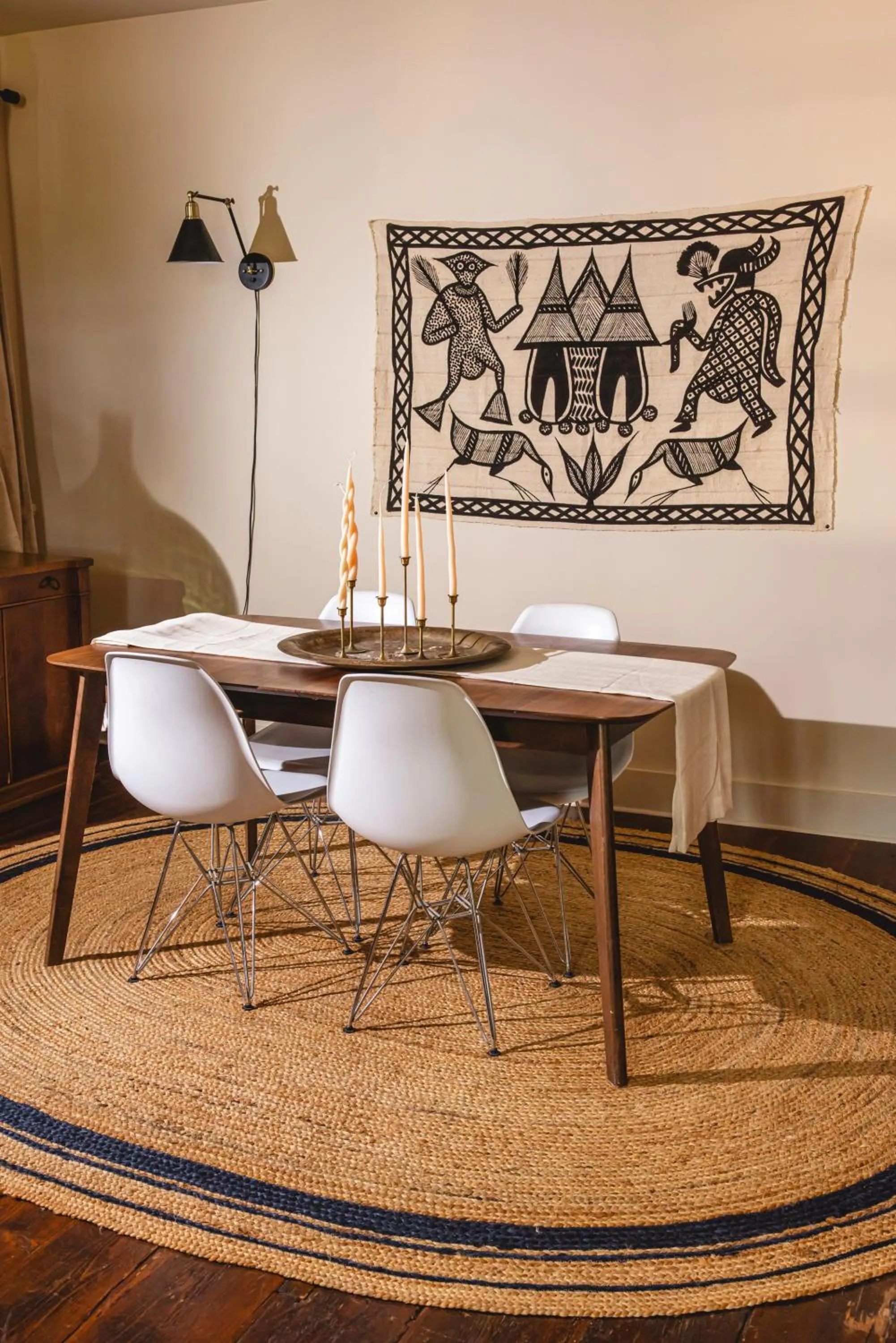 Dining area in KIngston Carriage House