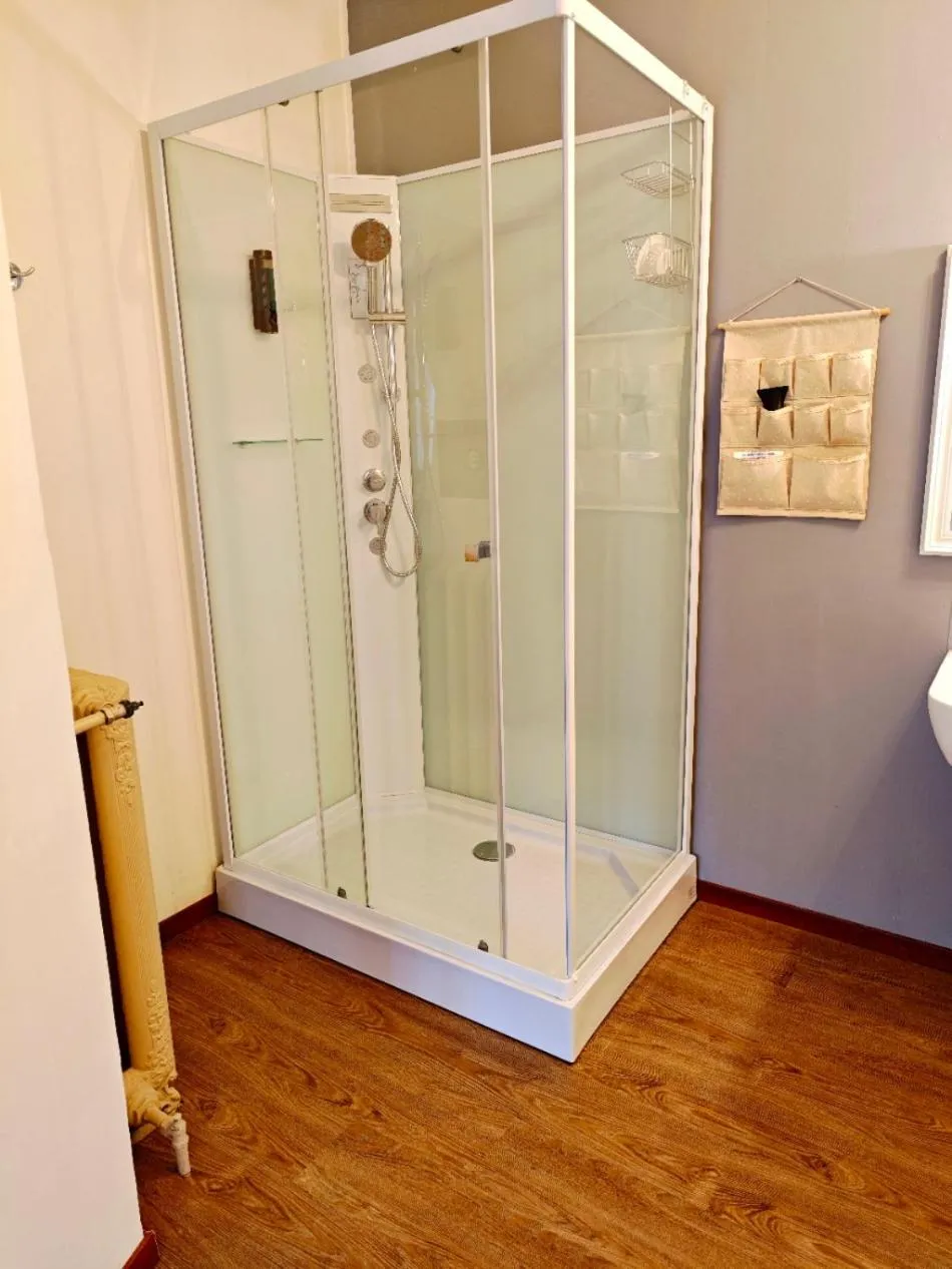 Shower in Antica Dimora