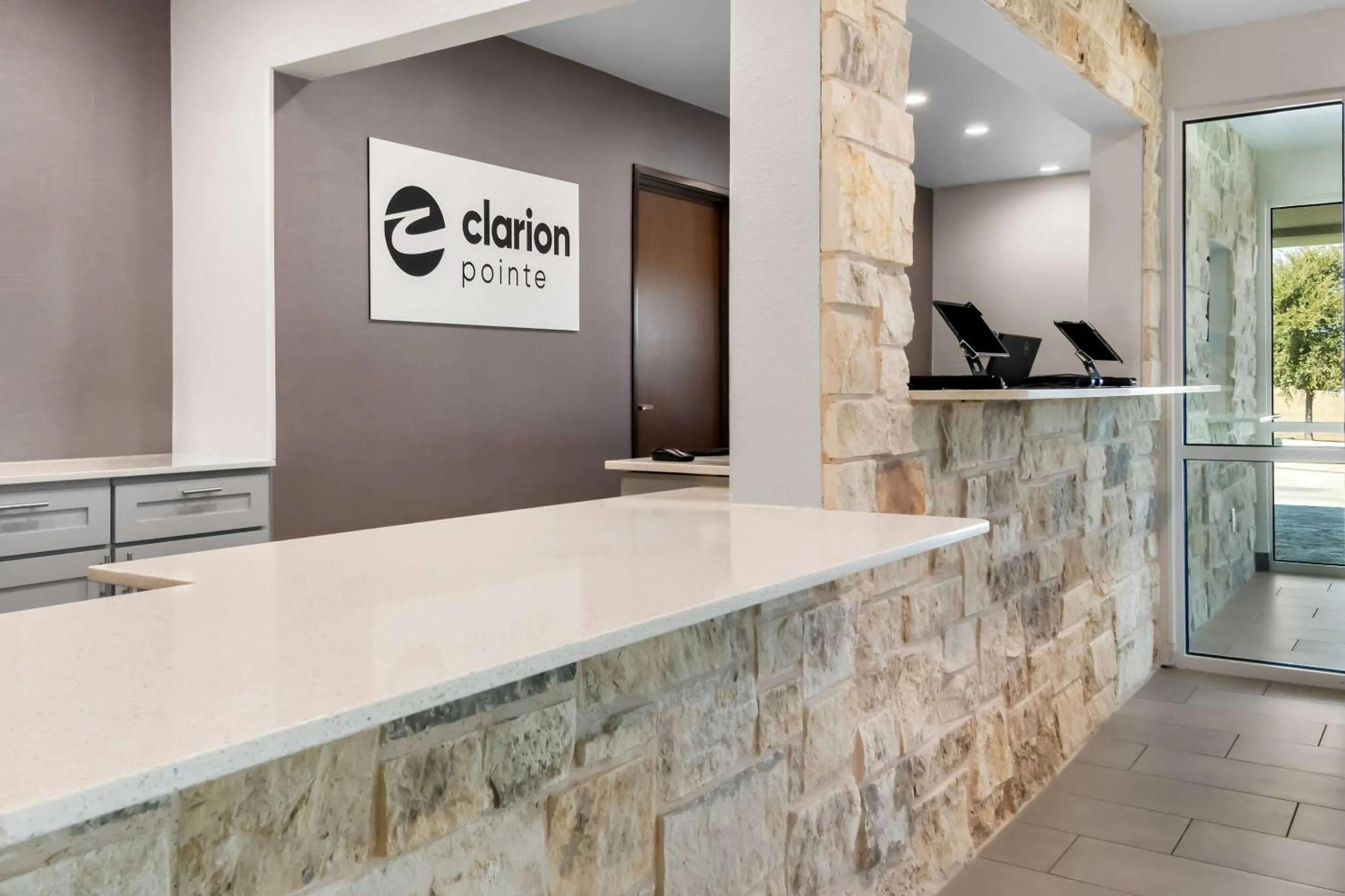 Lobby or reception in Clarion Pointe