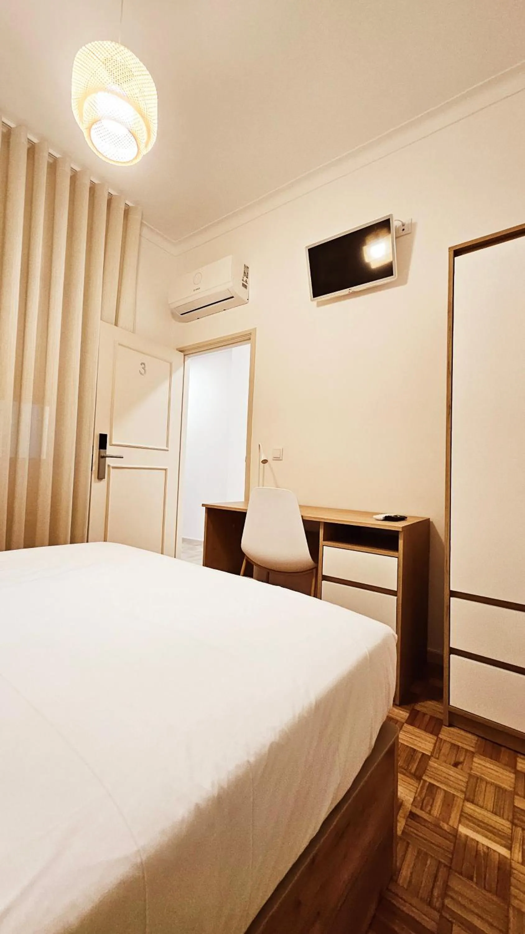 Small Double or Twin Room - single occupancy in Rooms4you 3 in historic center of Braga