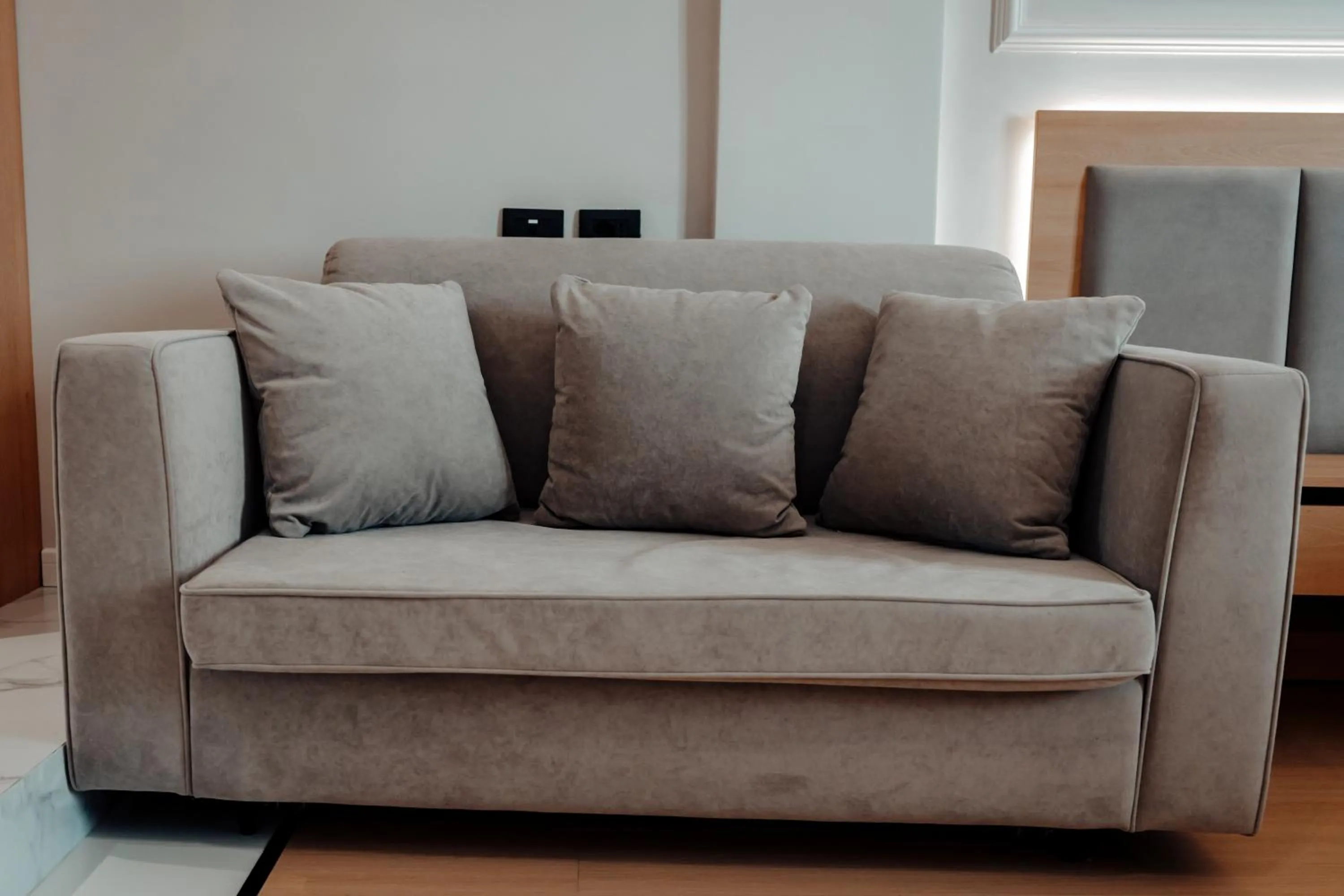 Seating area in Holiday Hotel