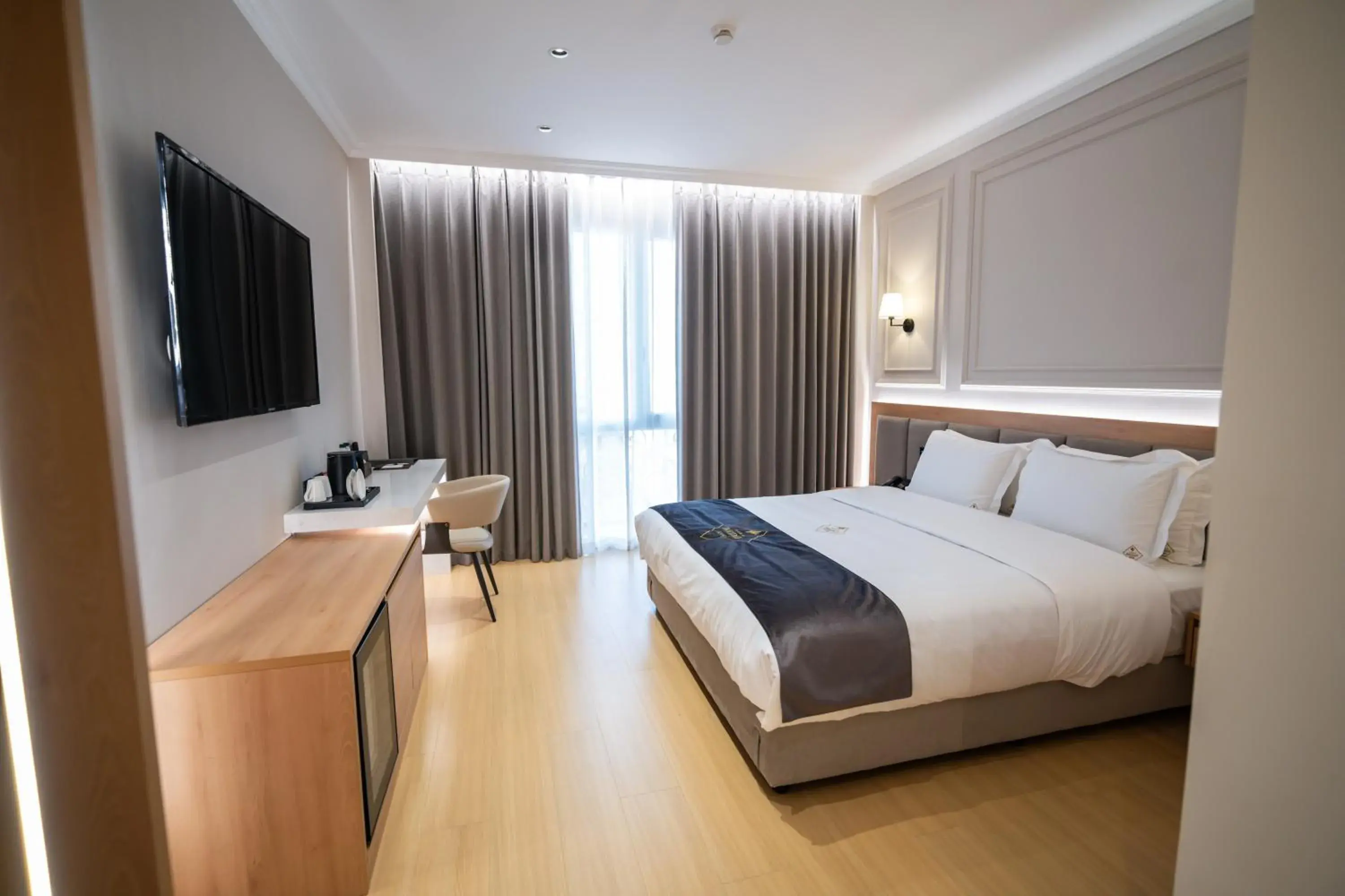 View (from property/room), Bed in Holiday Hotel View (from property/room), Bed in Holiday Hotel