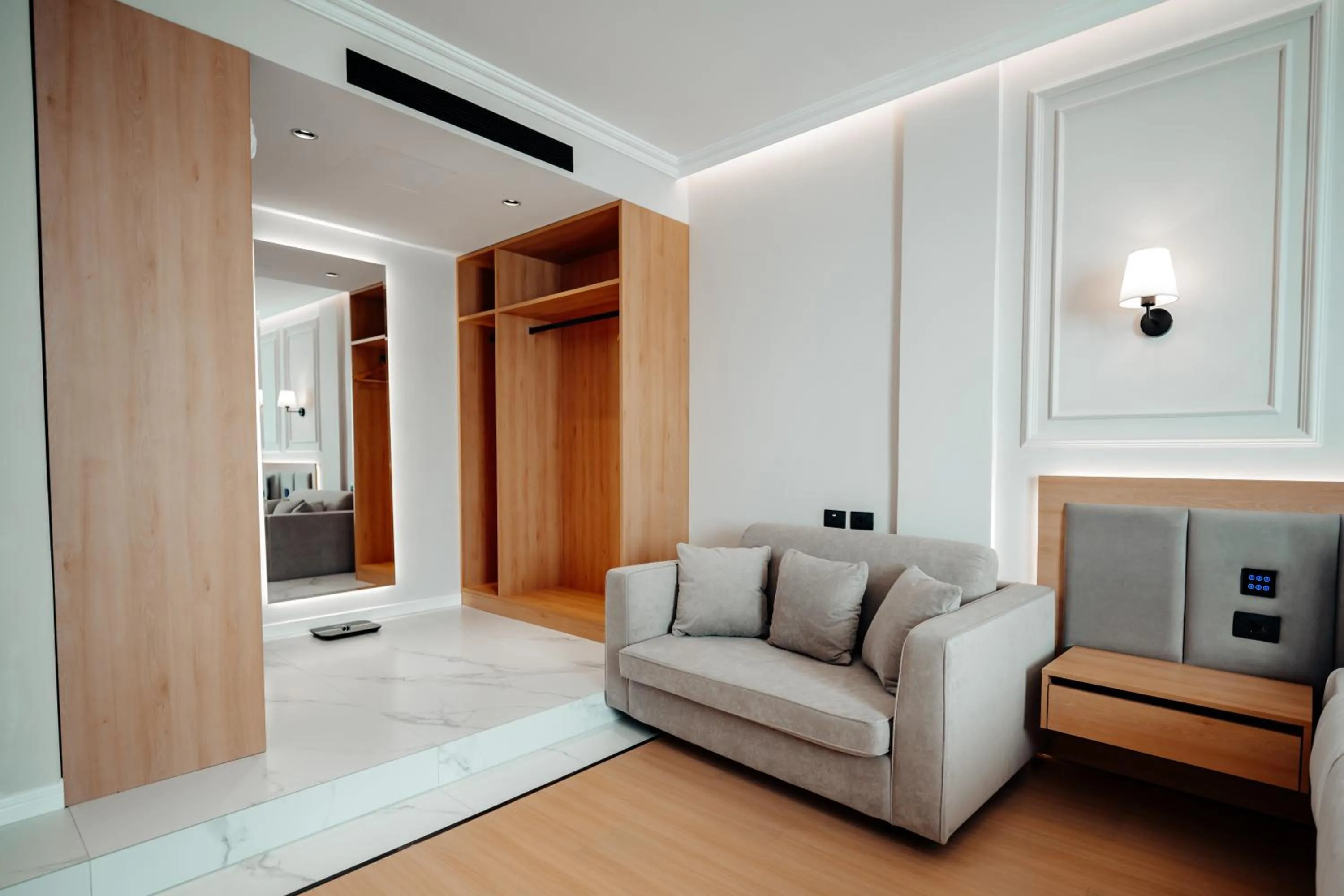 Seating area in Holiday Hotel