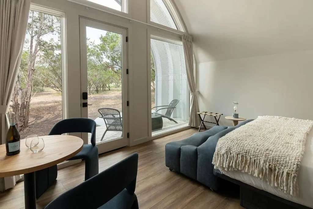 Bedroom, Bed in Onera Fredericksburg