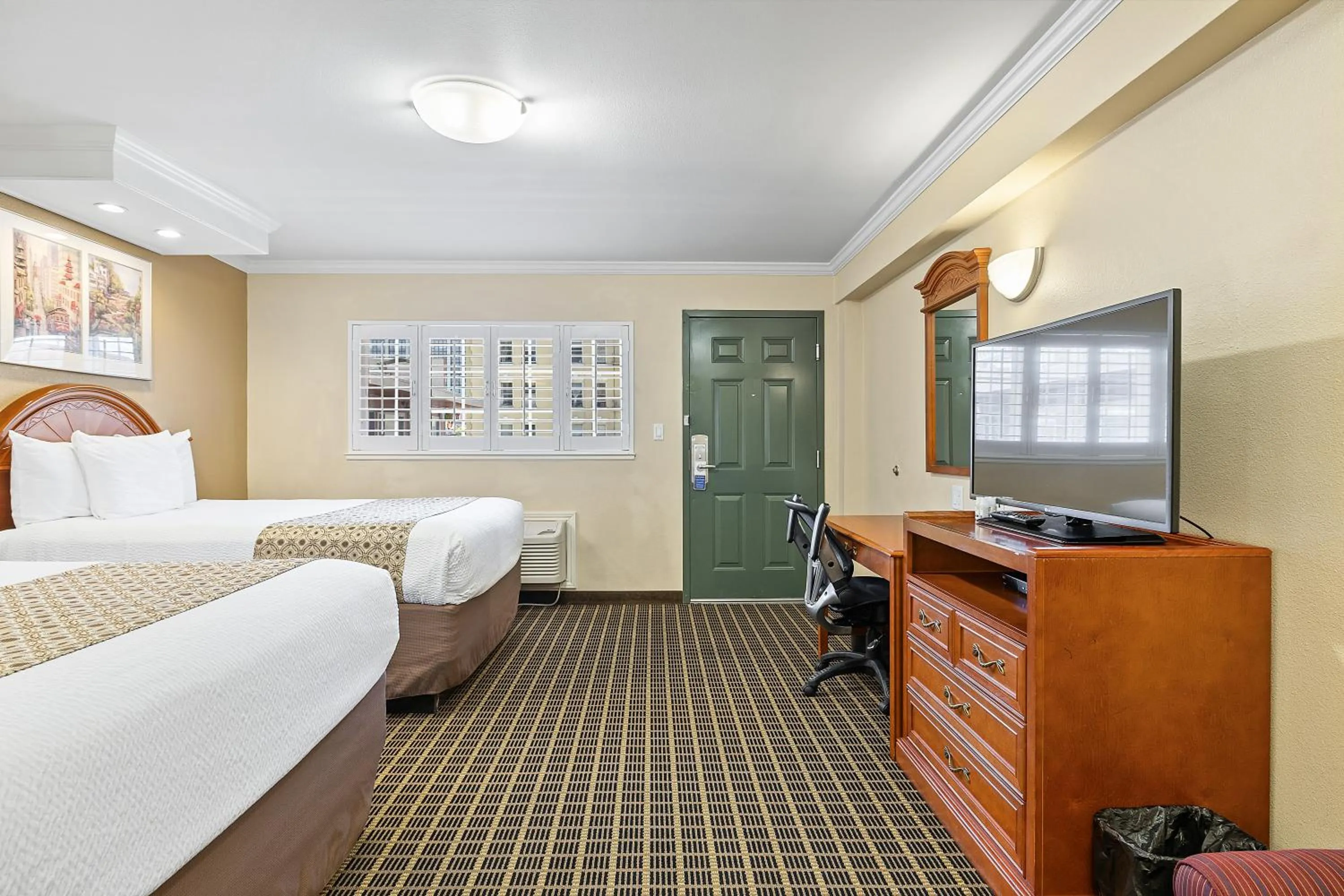 Bed in Alexis Park San Francisco