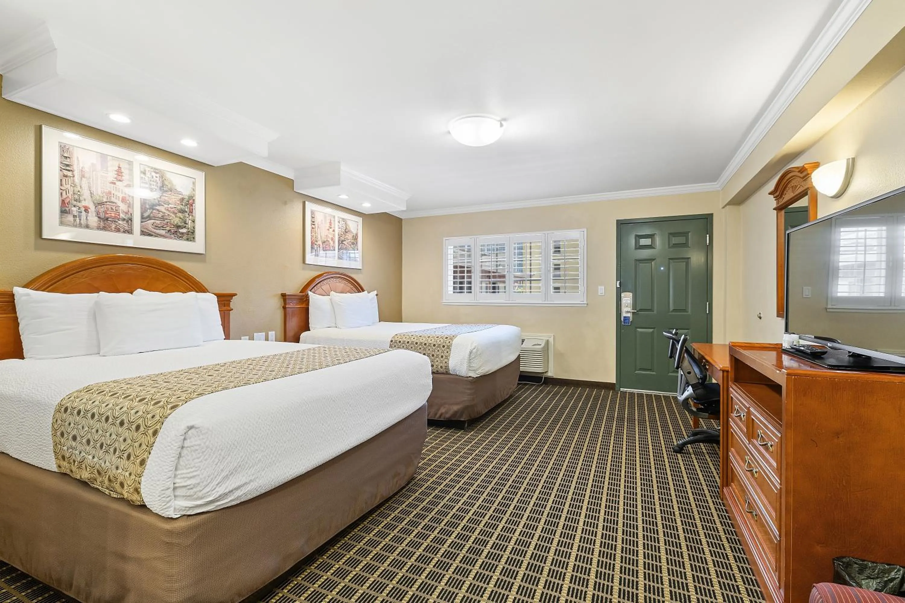 Bed in Alexis Park San Francisco