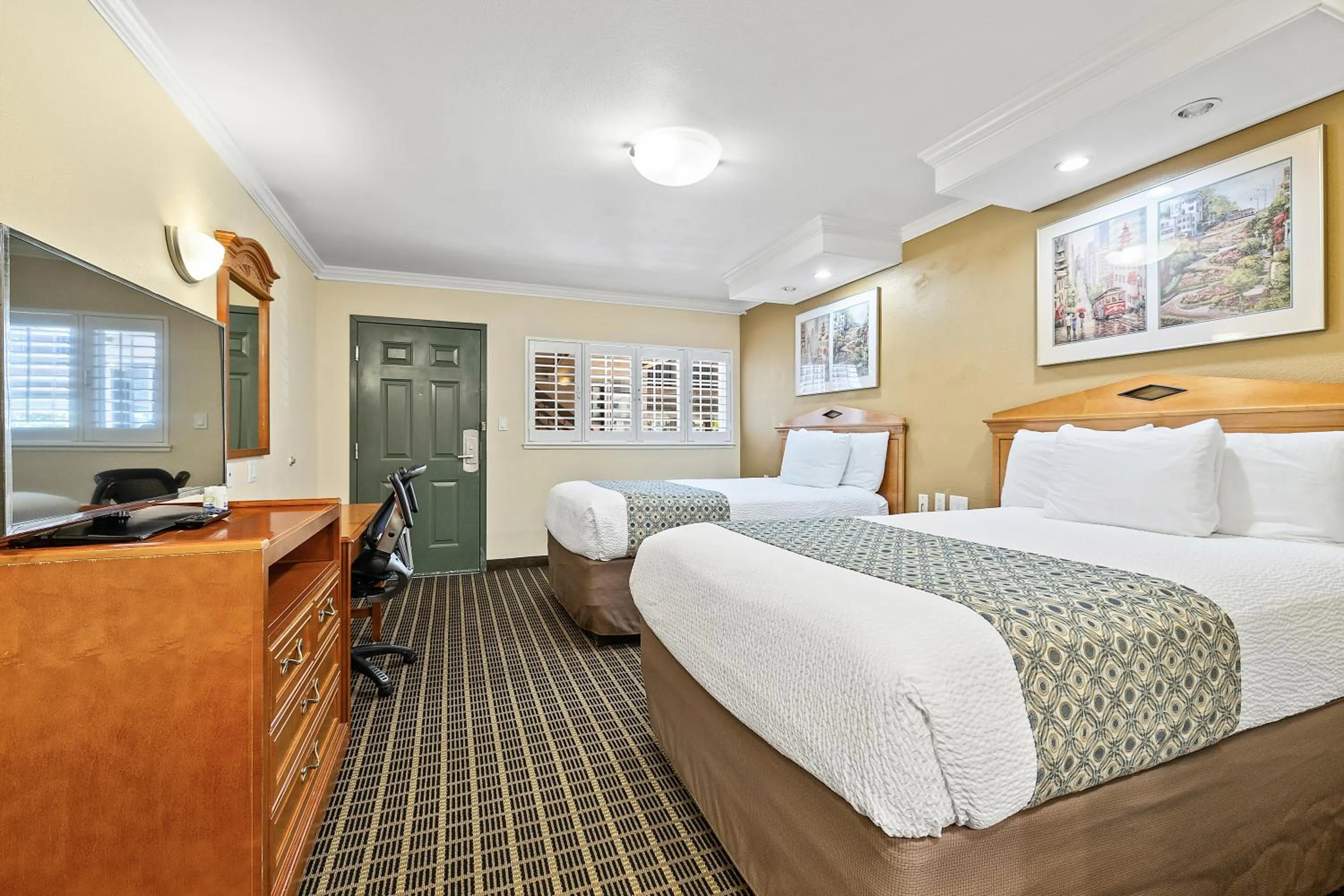 Bed in Alexis Park San Francisco