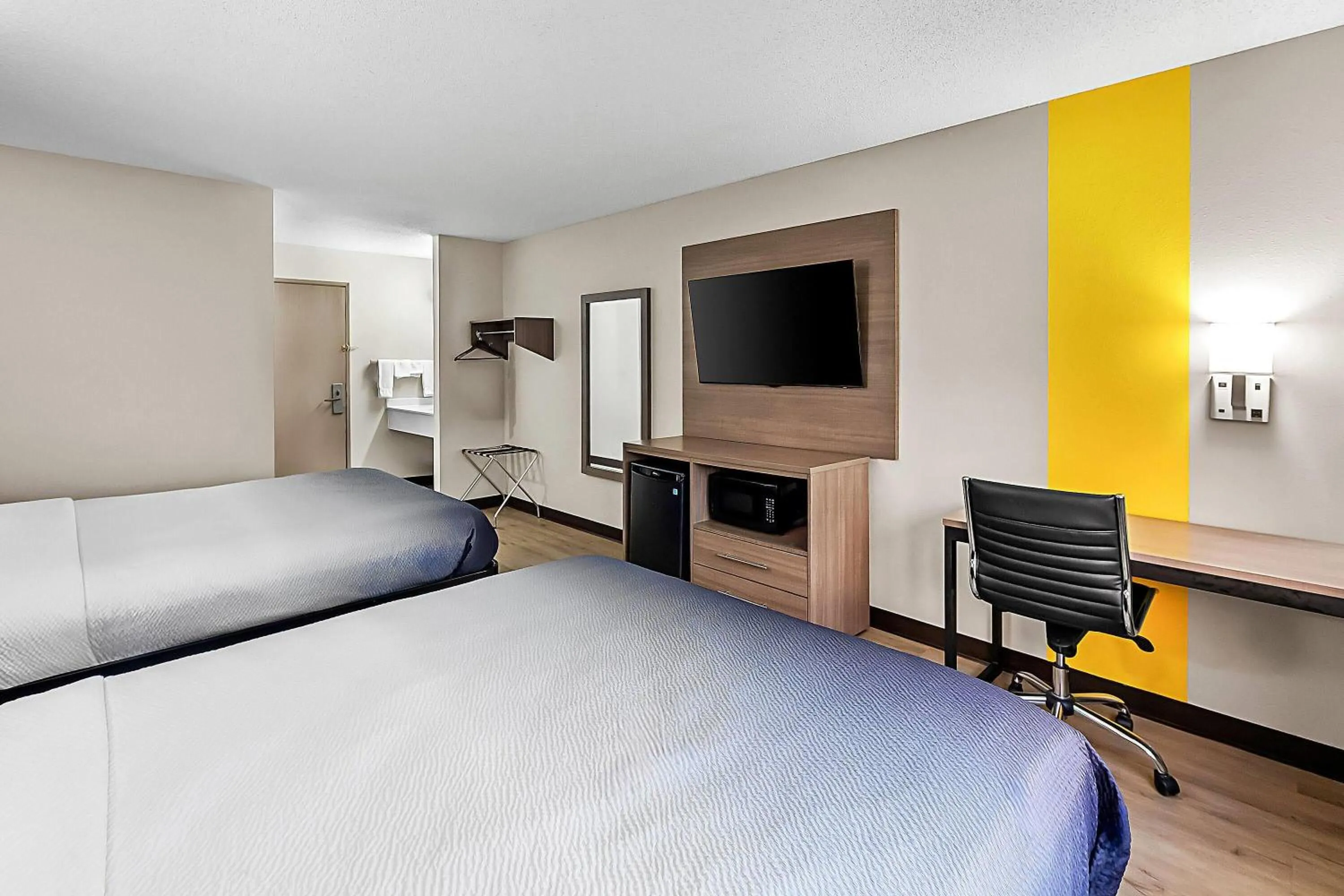 Bed in Super 8 by Wyndham Marston