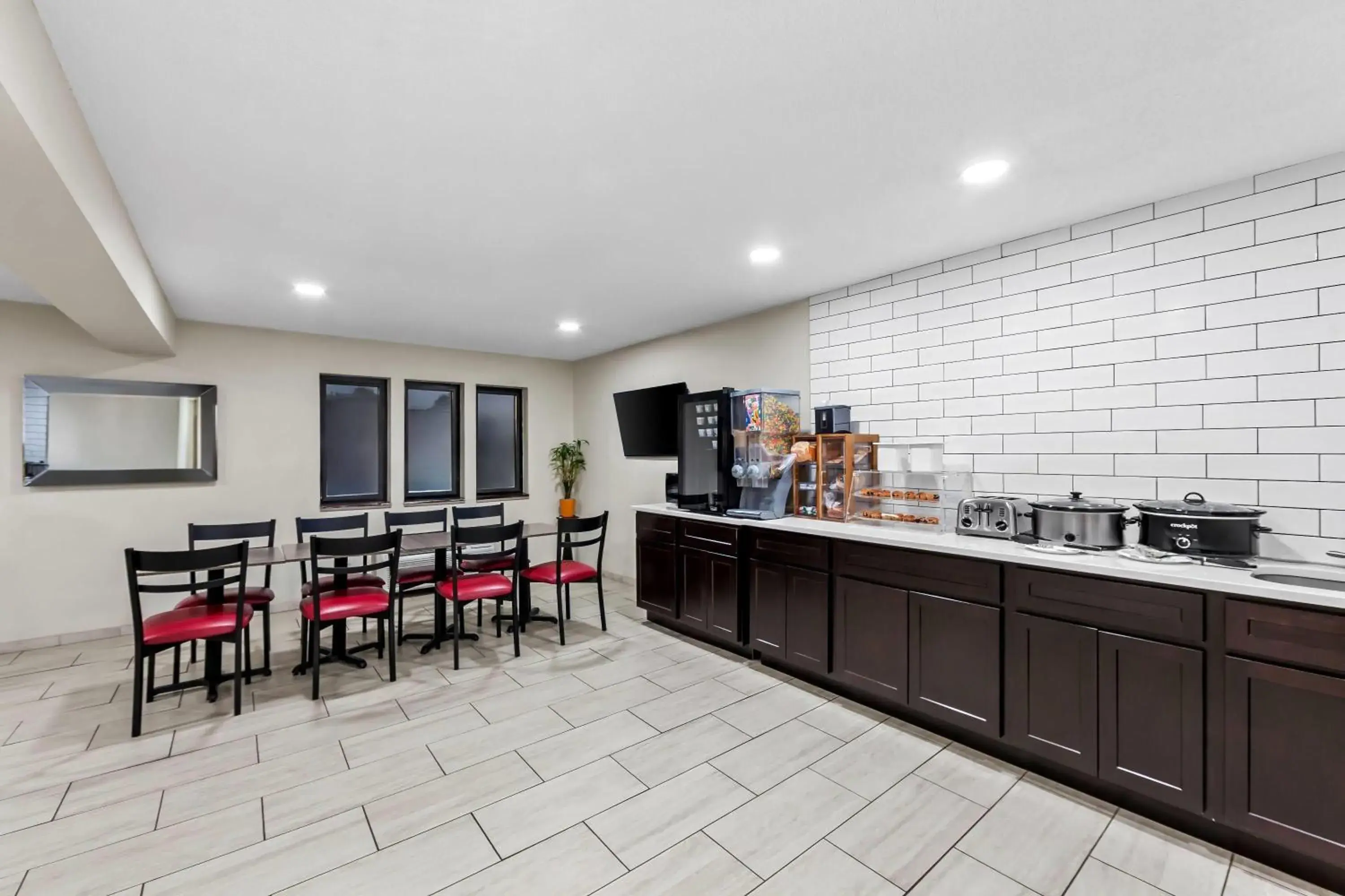 Restaurant/places to eat in Super 8 by Wyndham Marston Restaurant/places to eat in Super 8 by Wyndham Marston