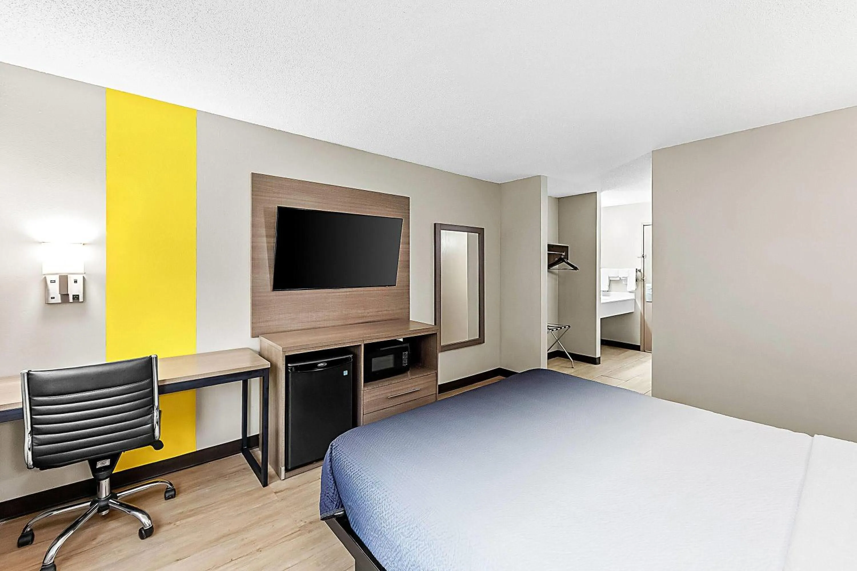 Bed in Super 8 by Wyndham Marston