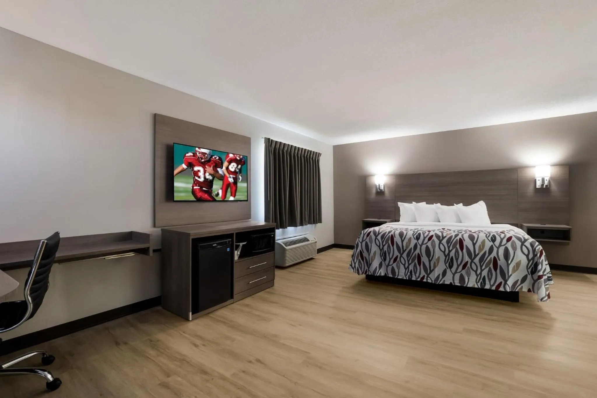 Superior King Room Non-Smoking in Super 8 by Wyndham Marston