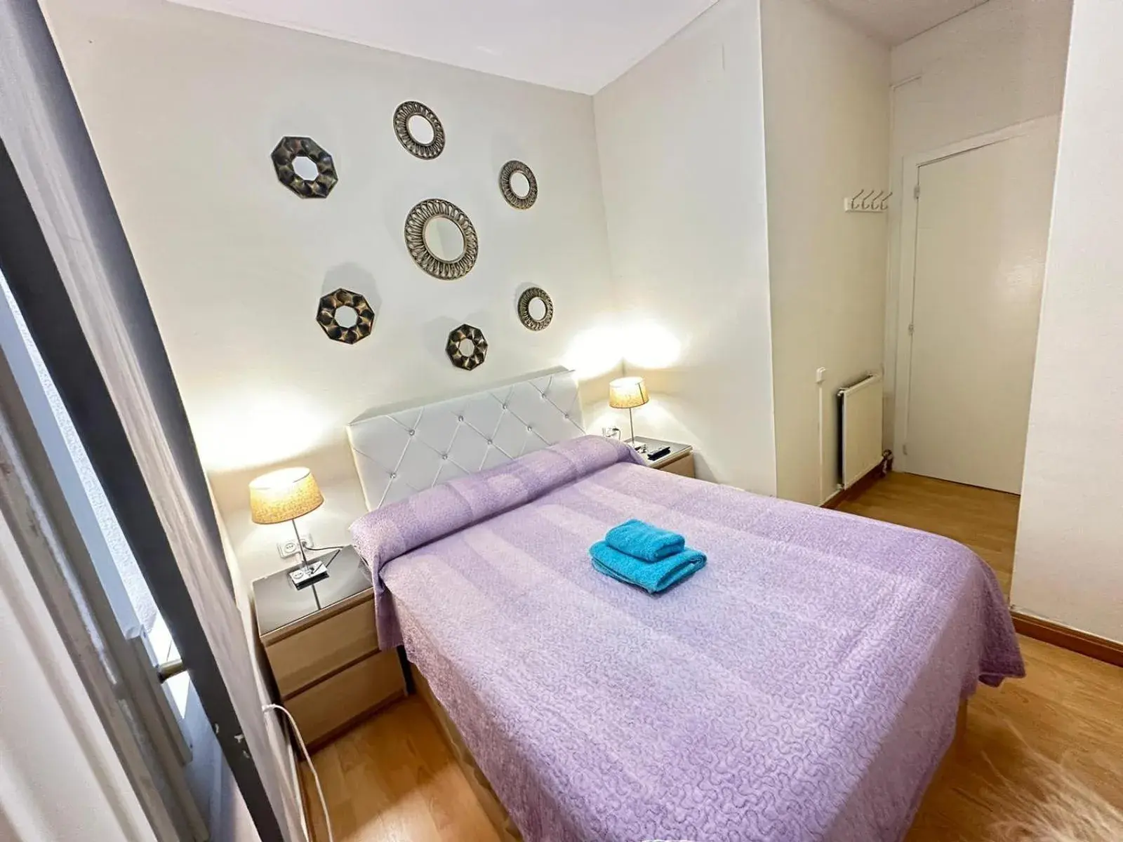 Standard Double Room with Shared Bathroom in Habitaciones Paris Standard Double Room with Shared Bathroom in Habitaciones Paris