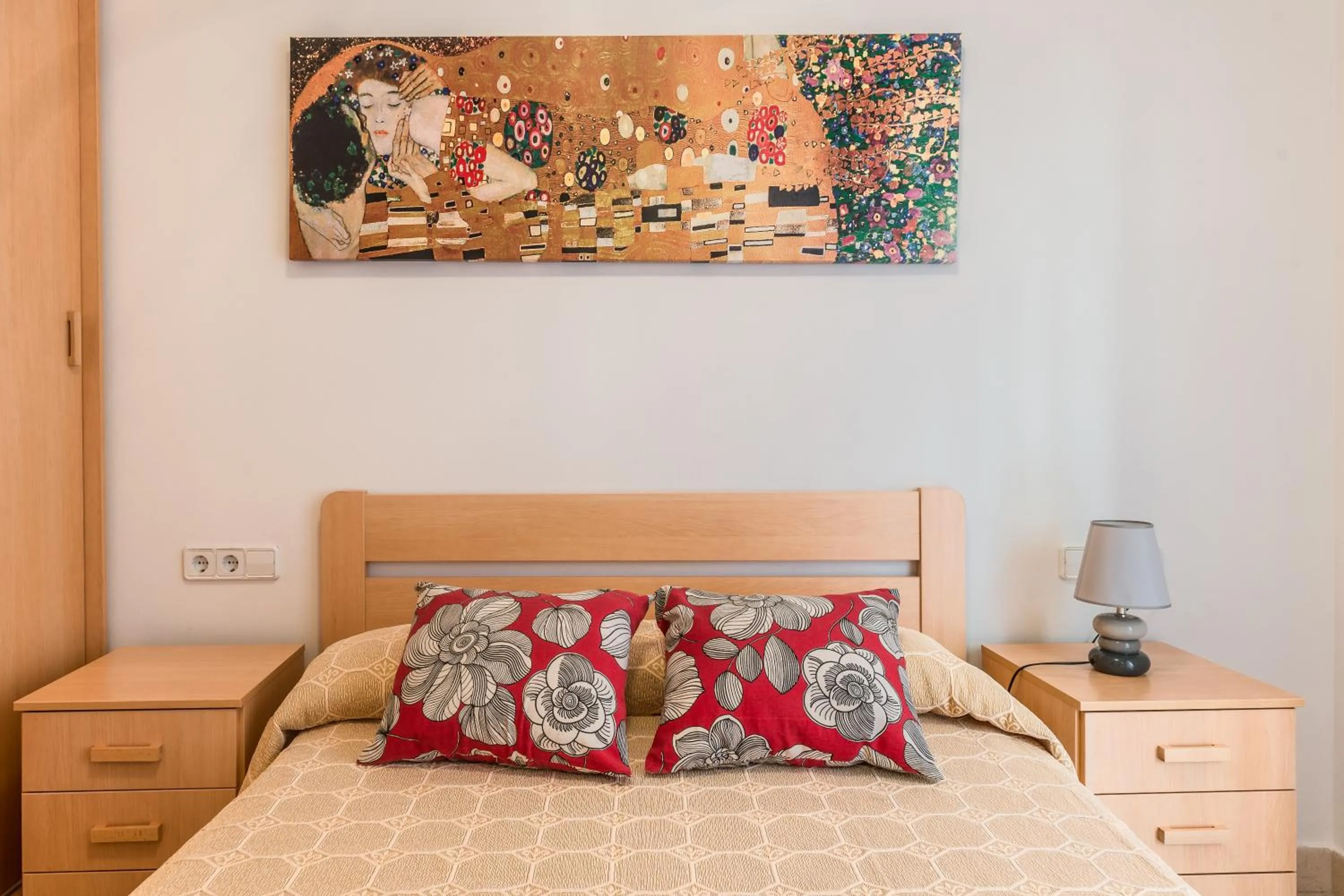 Decorative detail, Bed in Apartamentos Navas 2