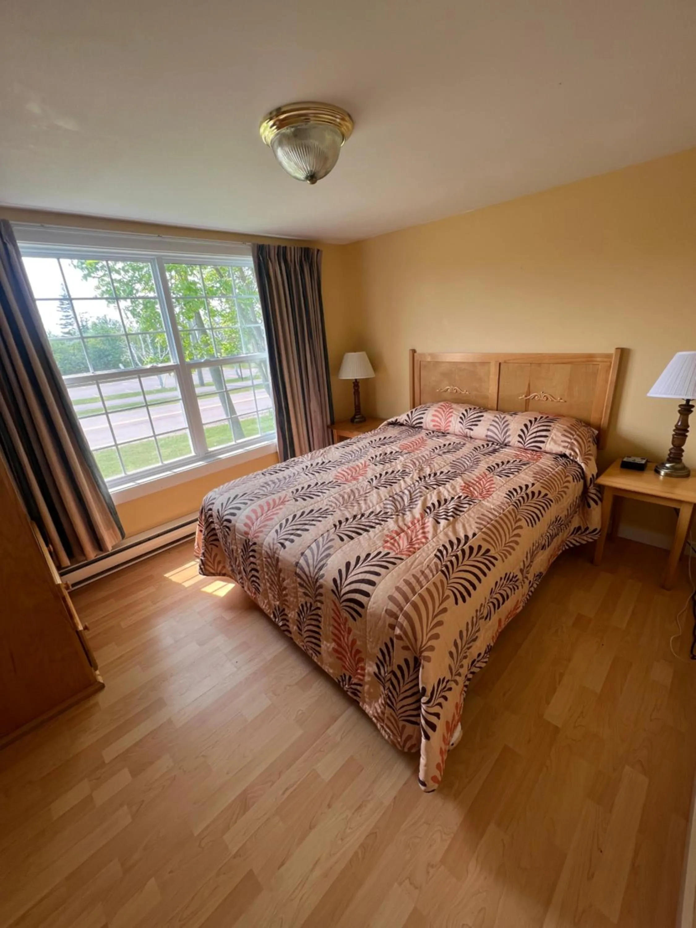Bedroom, Bed in The Cavendish Motel