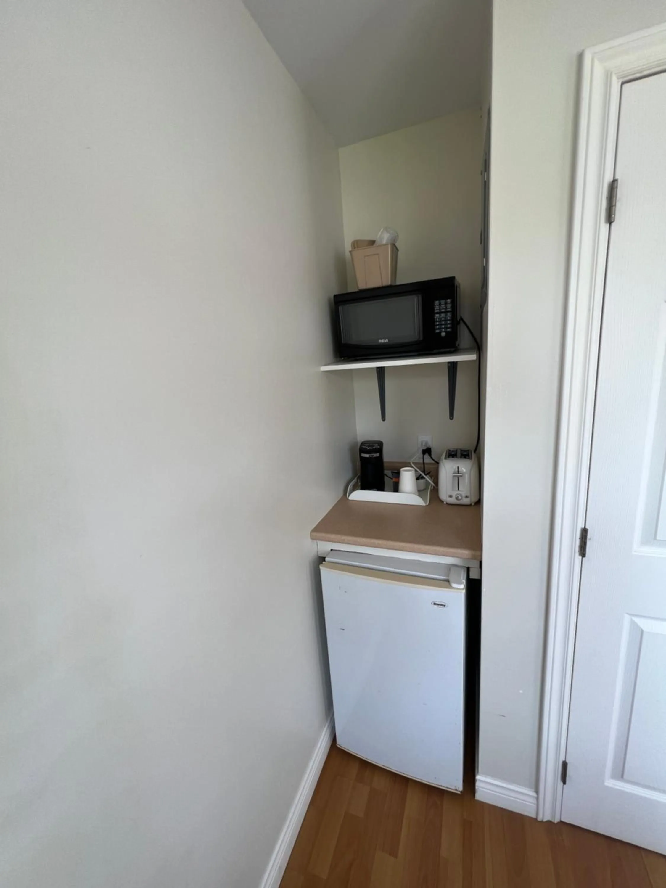 Coffee/tea facilities in The Cavendish Motel