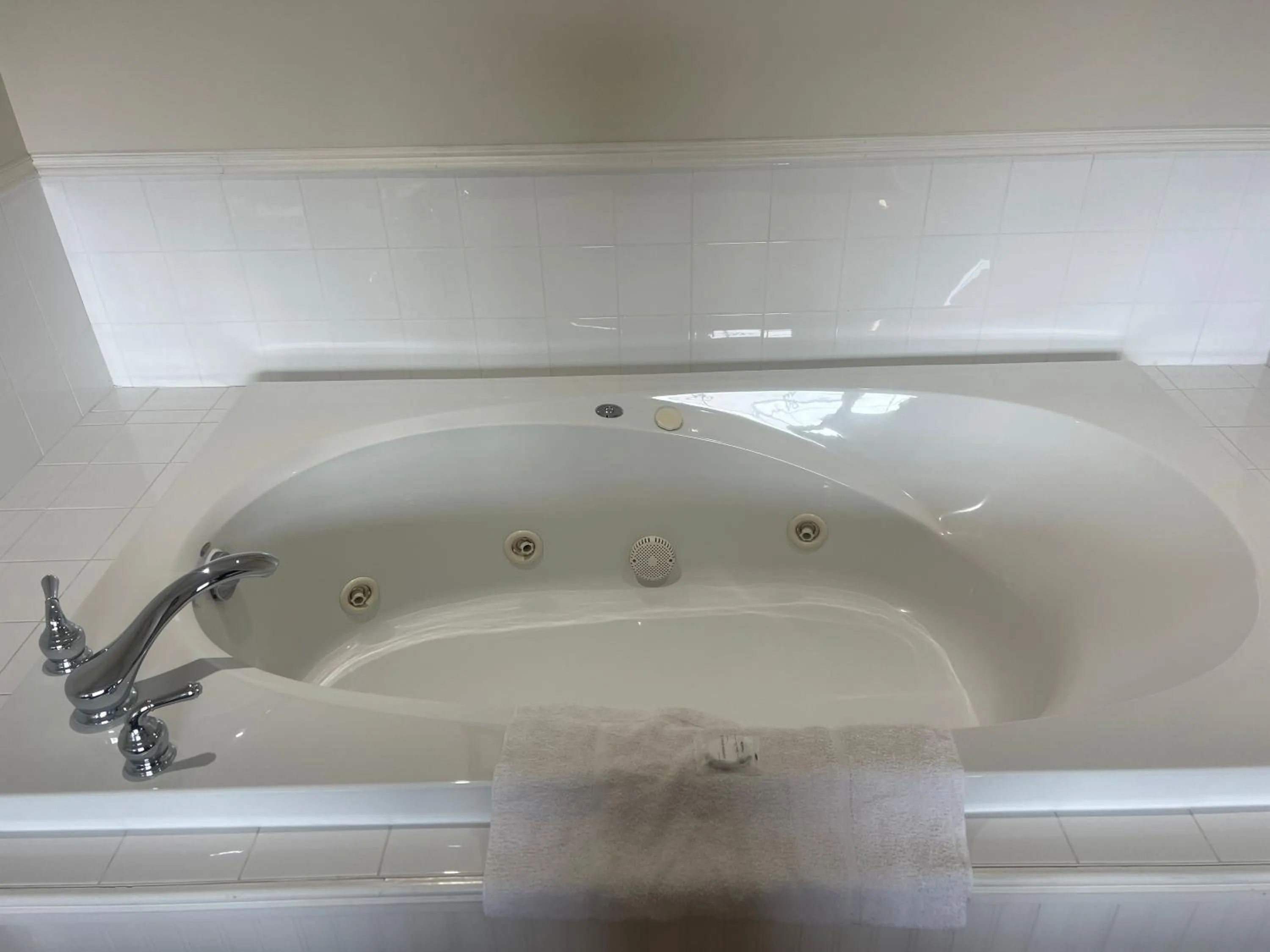 Bath in The Cavendish Motel